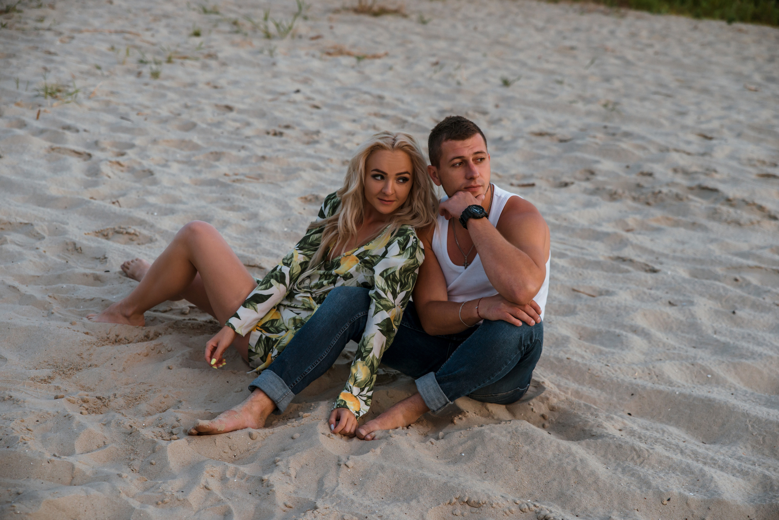 Лес и двое с лопатами. Свадебный и портретный фотограф в Белгороде Олеся Гавшина