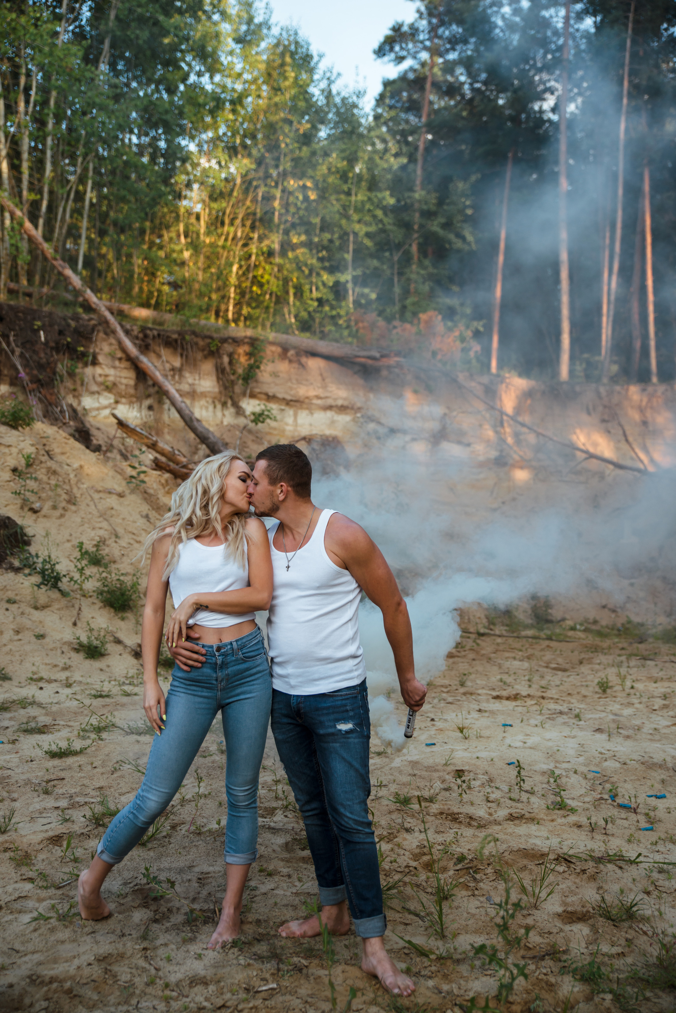 Лес и двое с лопатами. Свадебный и портретный фотограф в Белгороде Олеся Гавшина