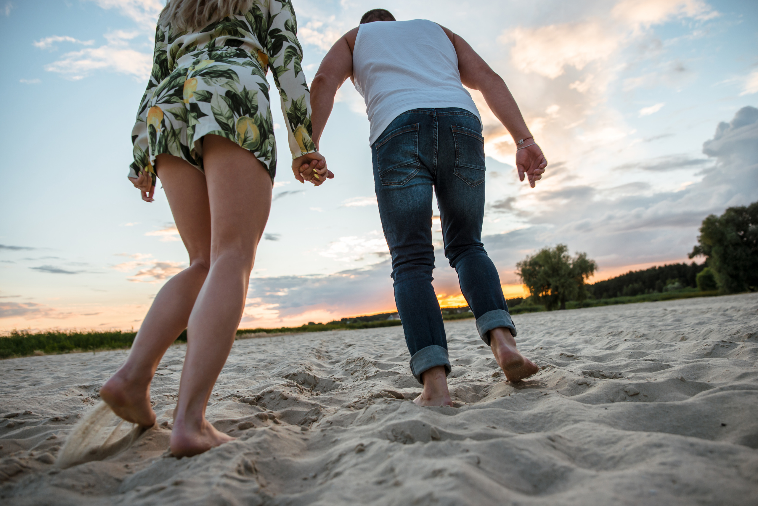 Лес и двое с лопатами. Свадебный и портретный фотограф в Белгороде Олеся Гавшина