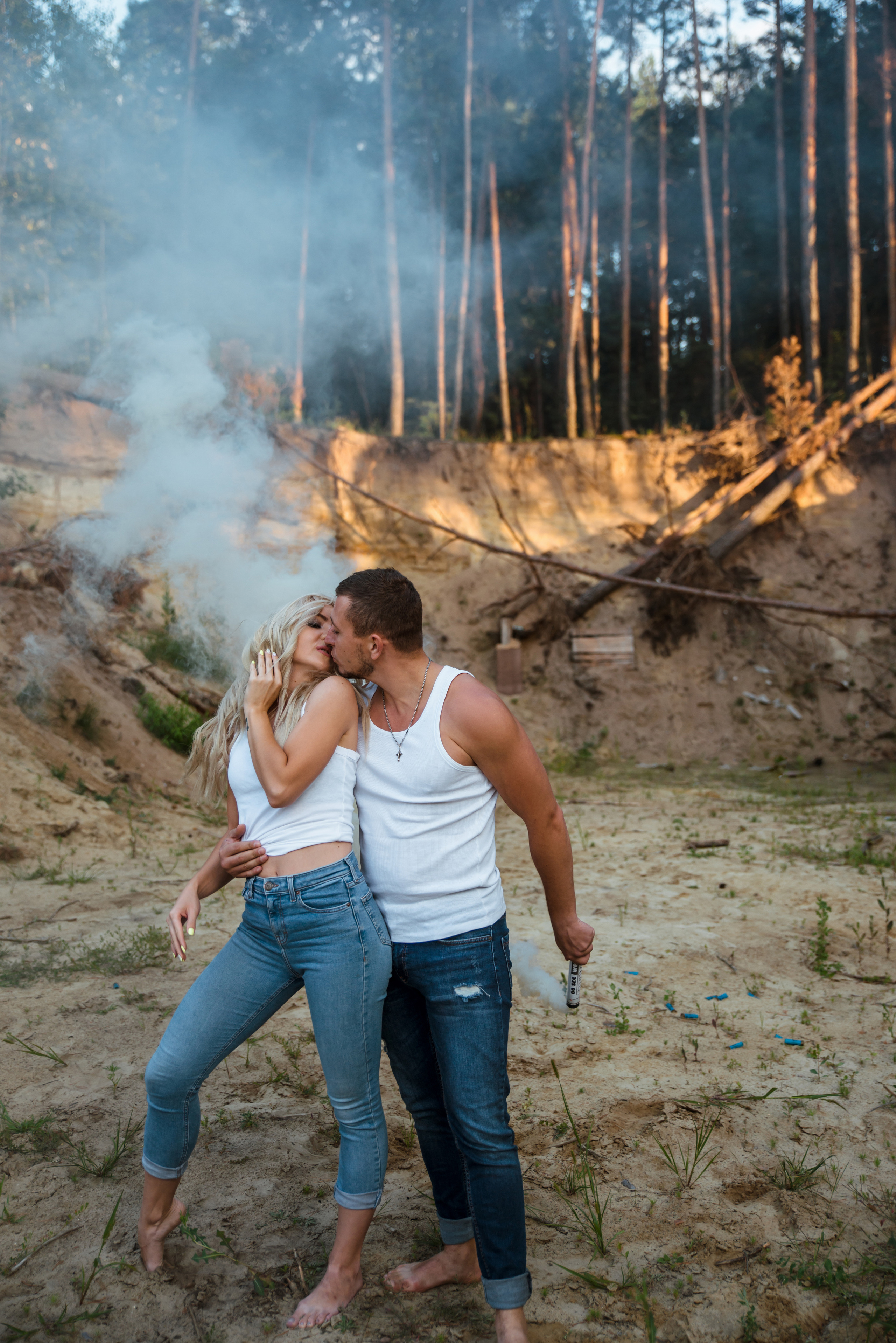 Лес и двое с лопатами. Свадебный и портретный фотограф в Белгороде Олеся Гавшина