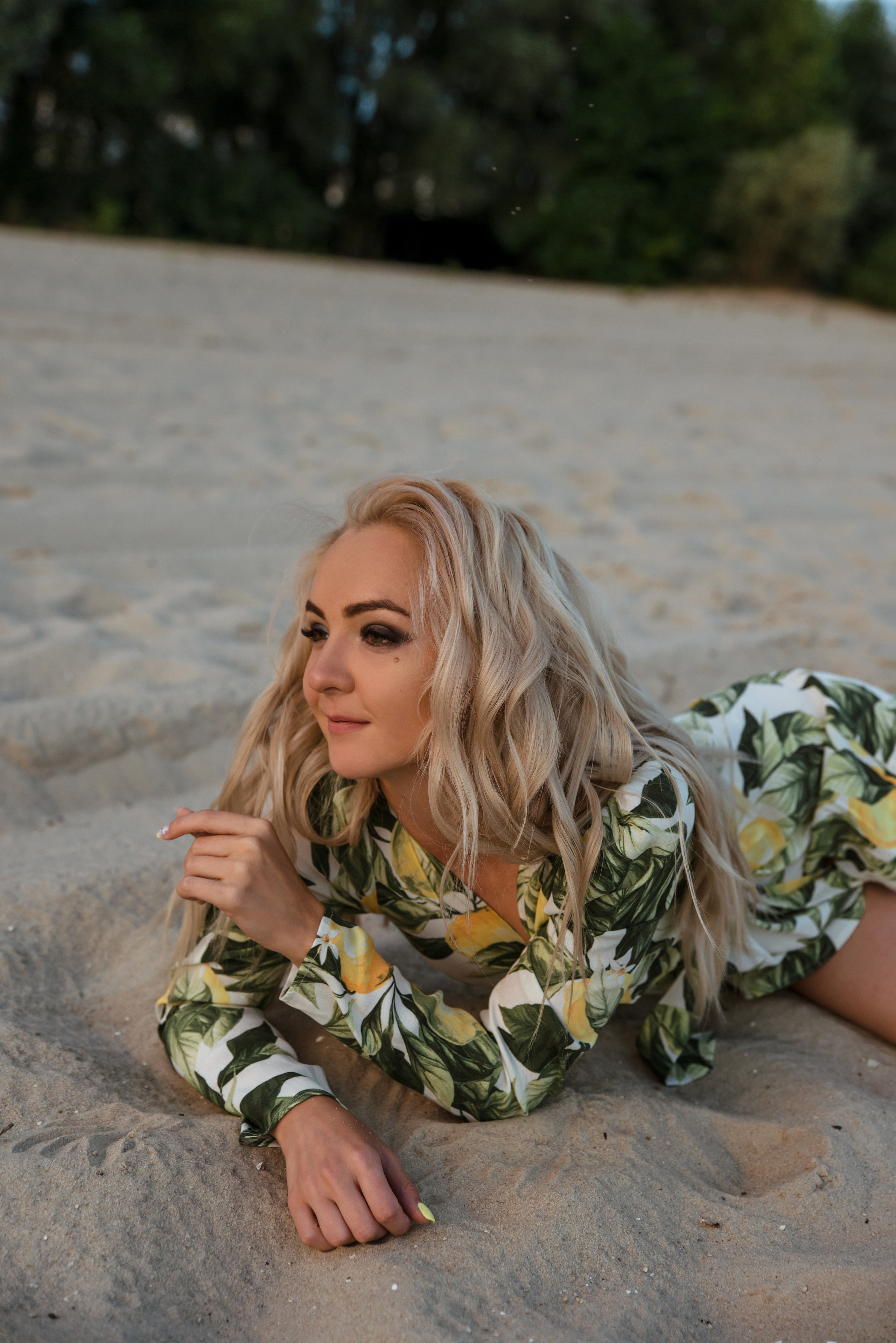 Лес и двое с лопатами. Свадебный и портретный фотограф в Белгороде Олеся Гавшина