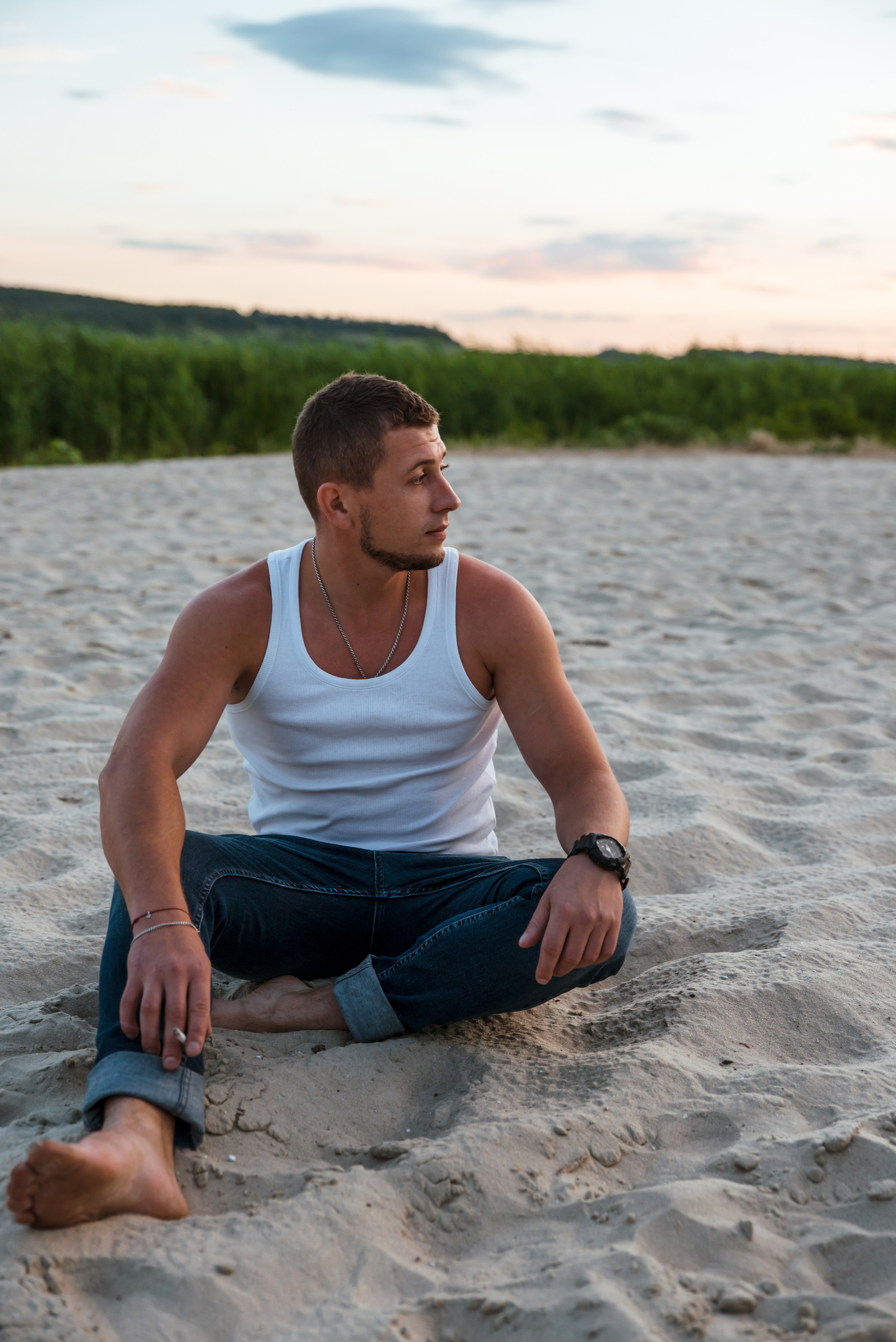 Лес и двое с лопатами. Свадебный и портретный фотограф в Белгороде Олеся Гавшина