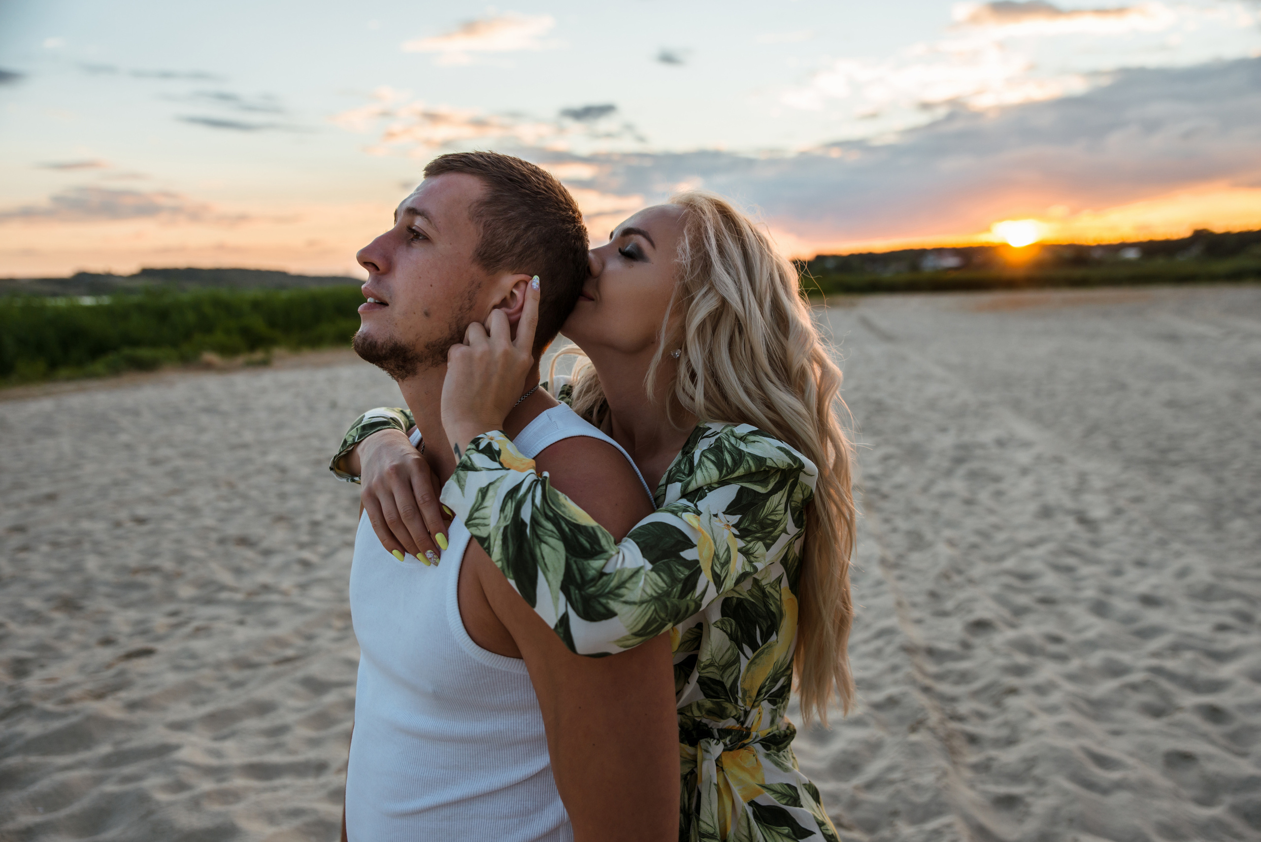 Лес и двое с лопатами. Свадебный и портретный фотограф в Белгороде Олеся Гавшина