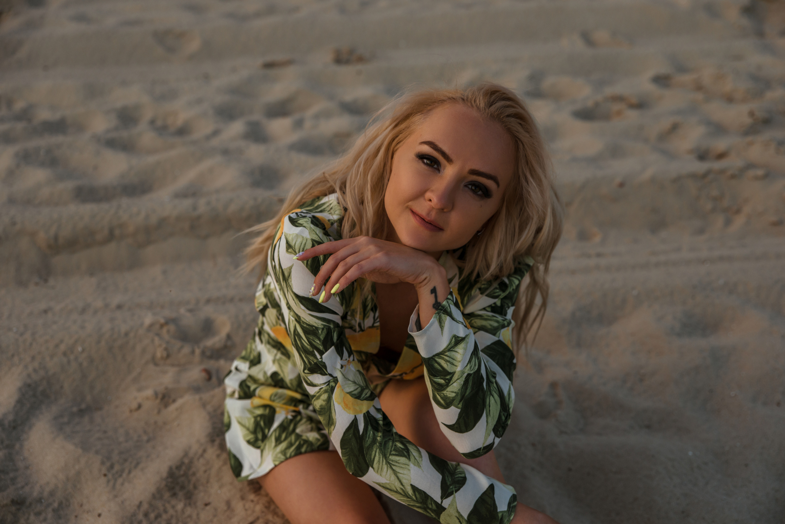 Лес и двое с лопатами. Свадебный и портретный фотограф в Белгороде Олеся Гавшина