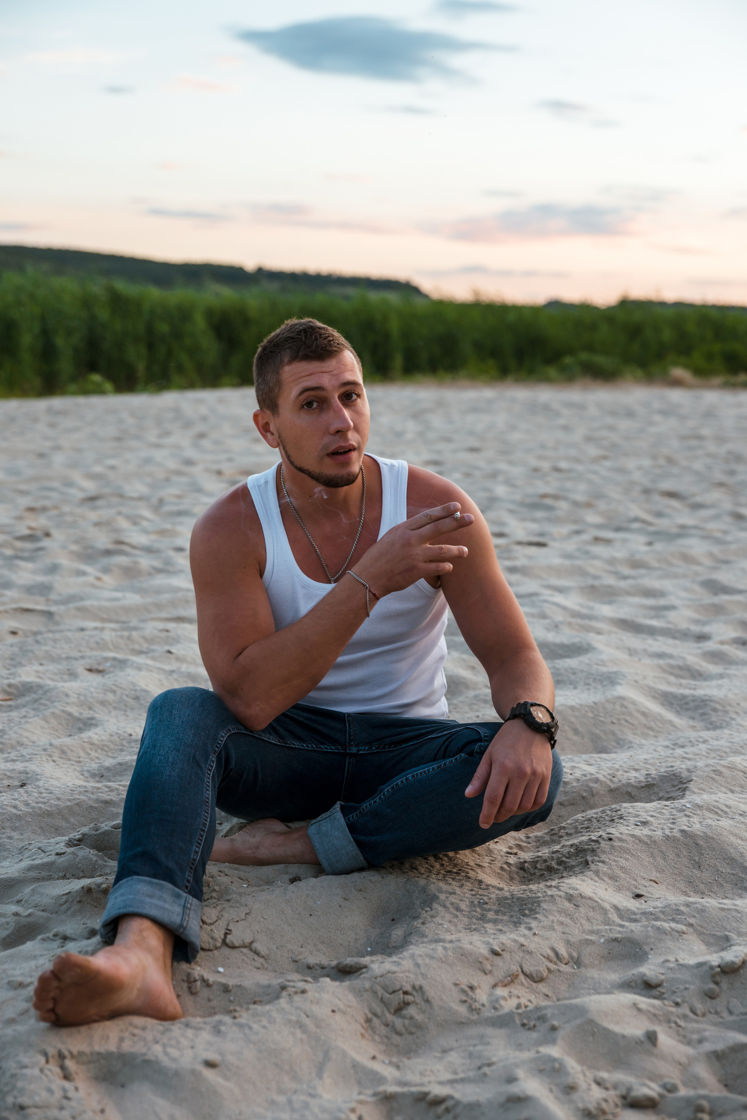 Лес и двое с лопатами. Свадебный и портретный фотограф в Белгороде Олеся Гавшина