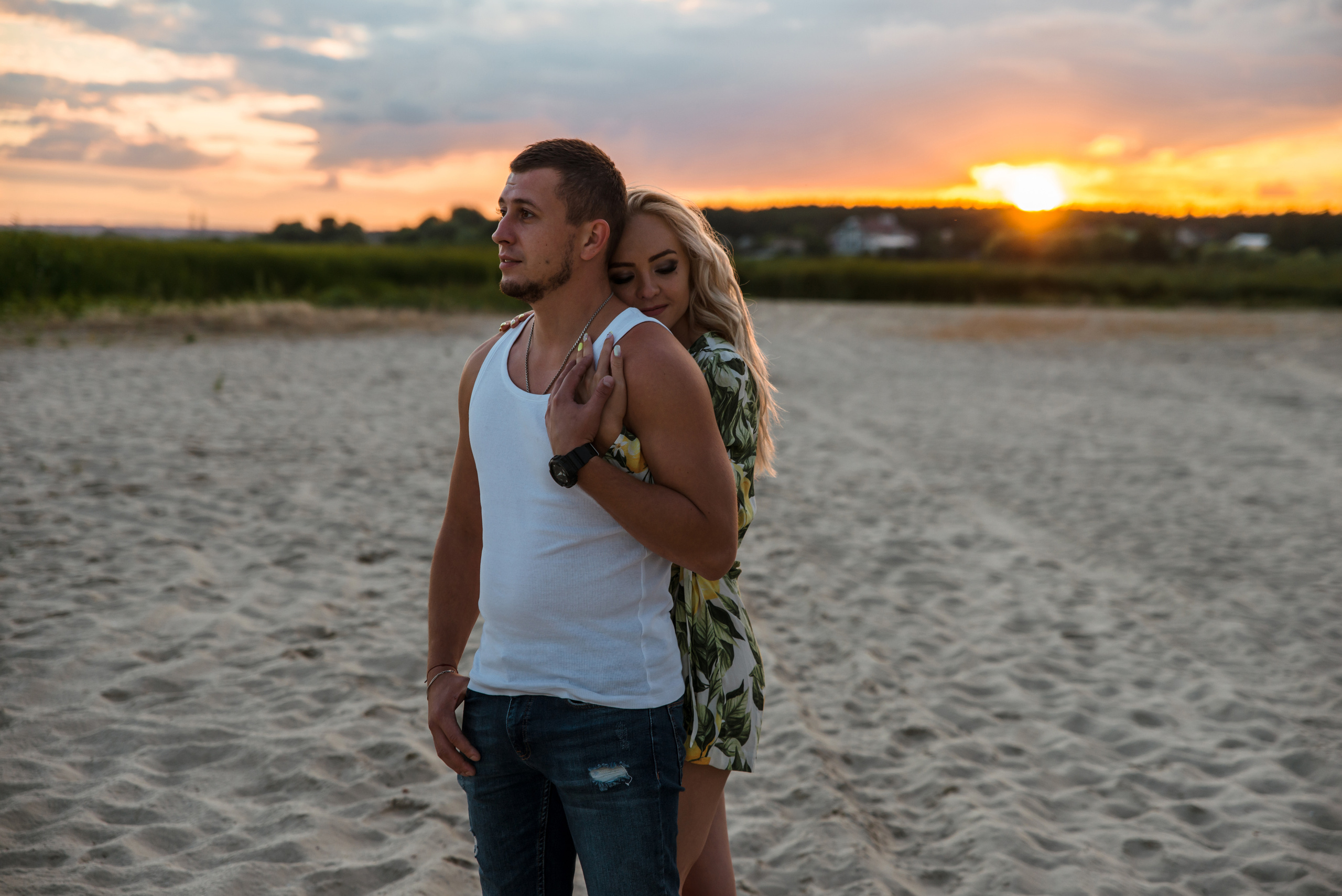 Лес и двое с лопатами. Свадебный и портретный фотограф в Белгороде Олеся Гавшина