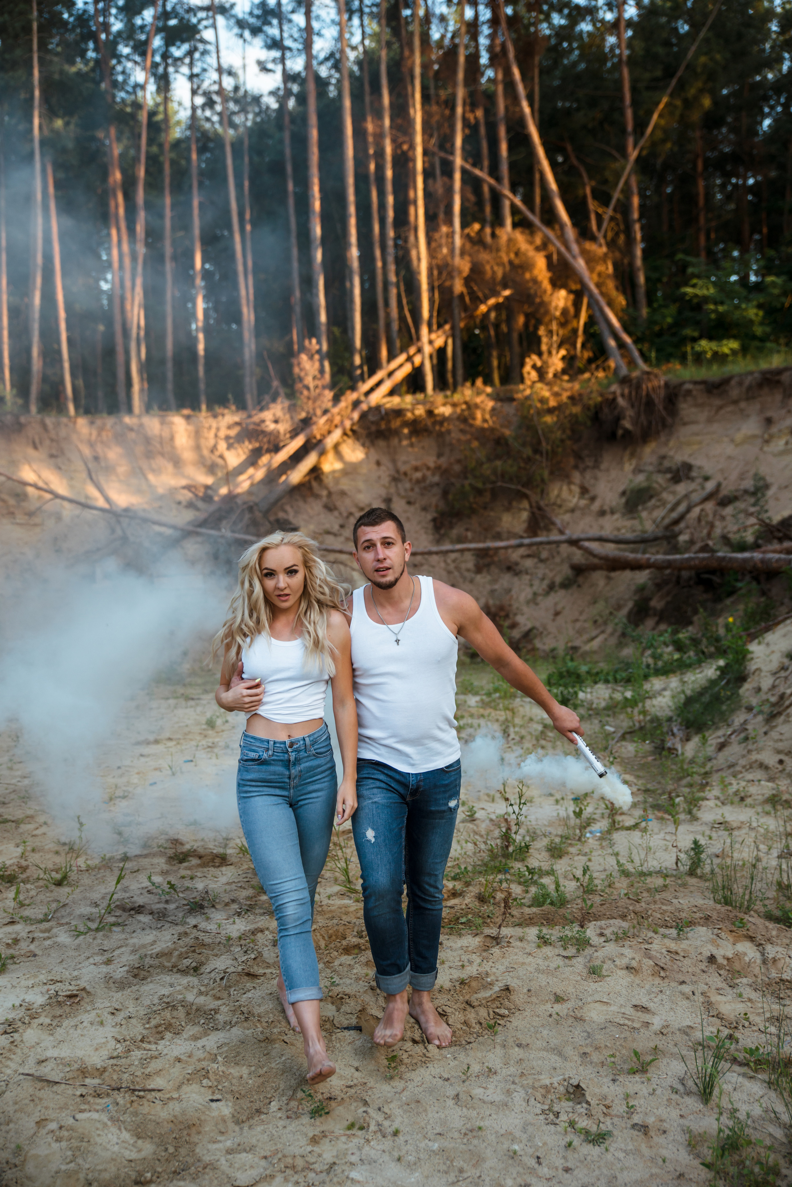 Лес и двое с лопатами. Свадебный и портретный фотограф в Белгороде Олеся Гавшина