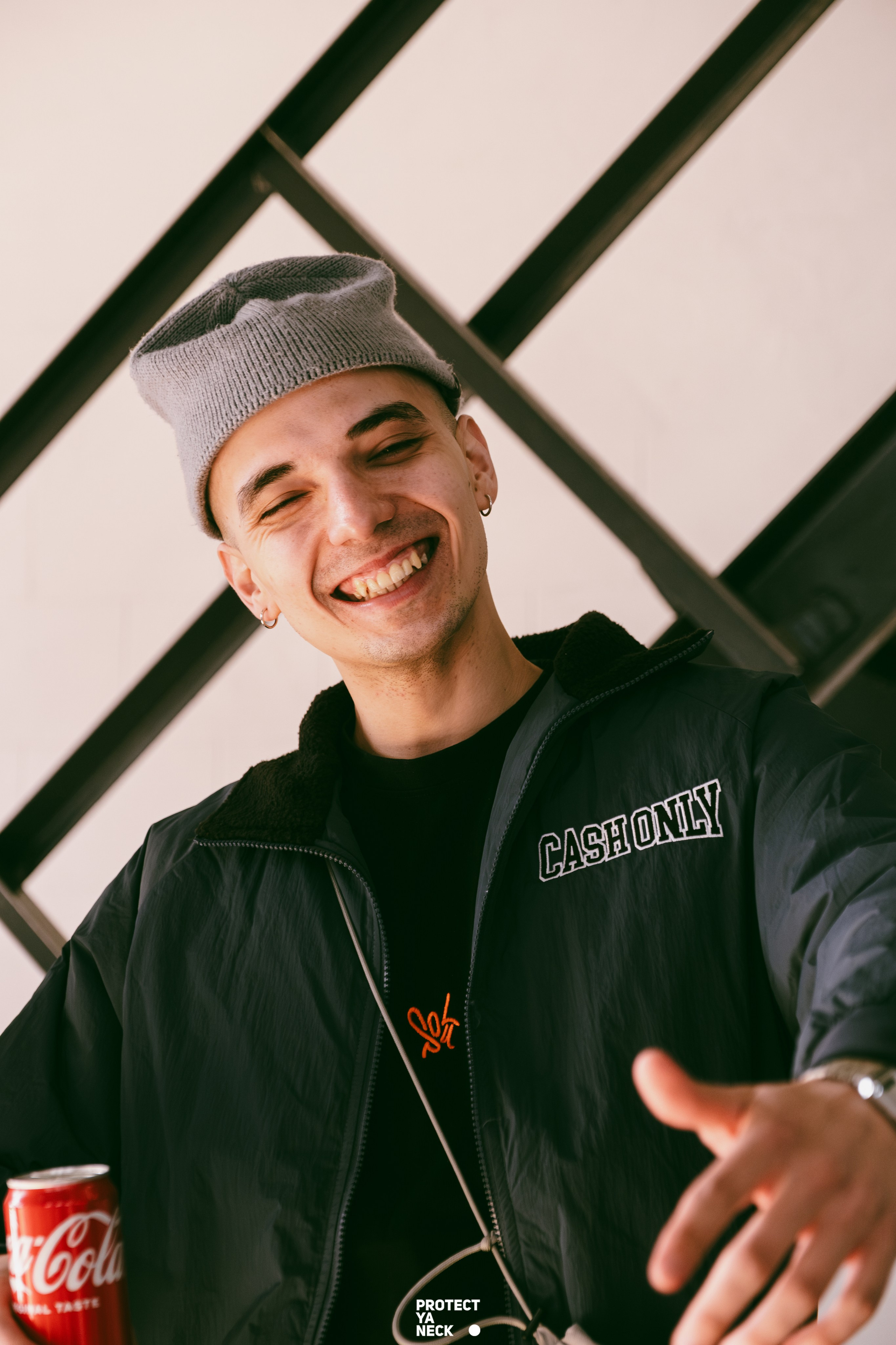 PROTECT YA NECK 22/03 (@youlovebu). Соня бу тебя сфоткала