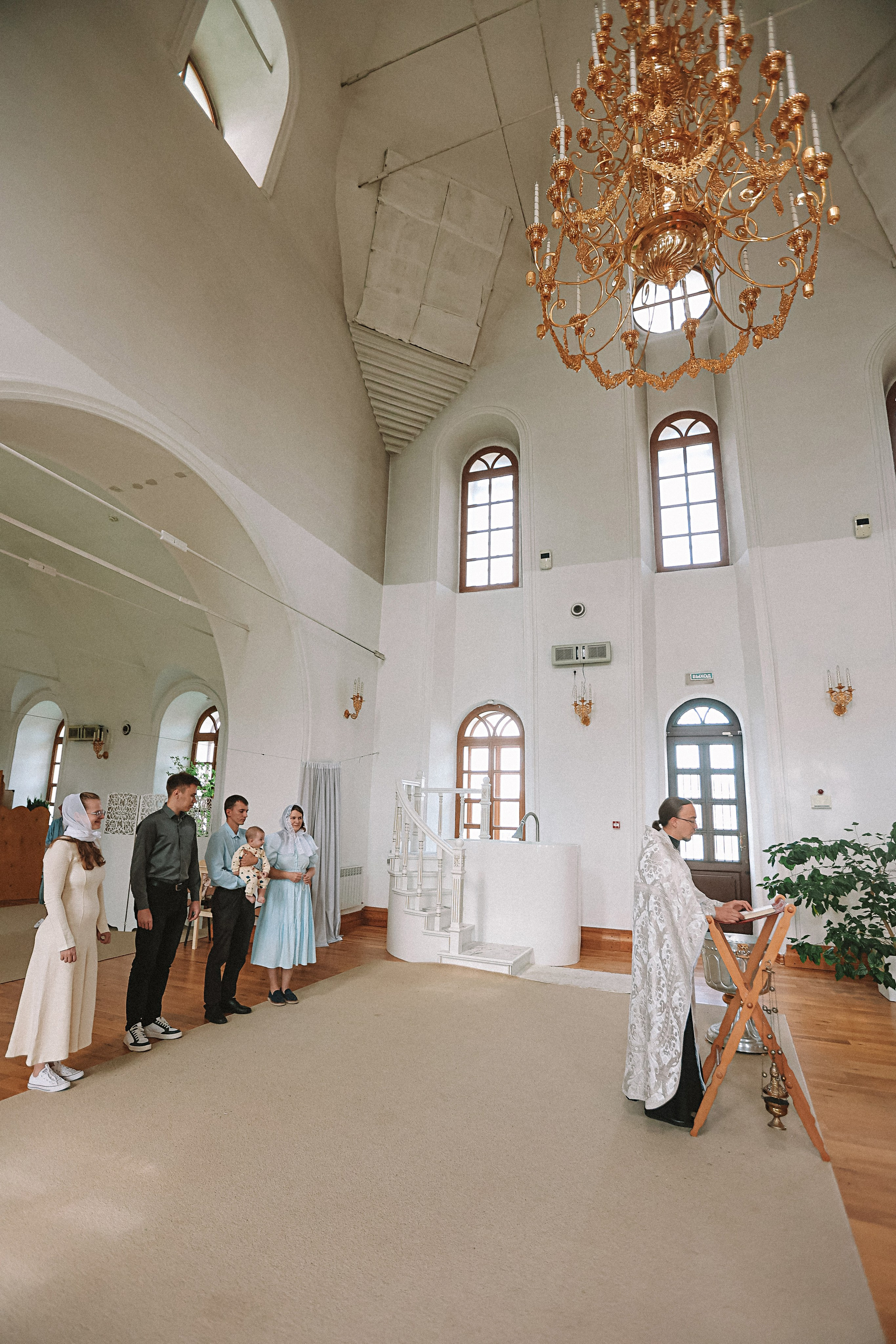 Крещение церковь около моста влюбленных. Семейный фотограф Тюмень, фотограф на роды Салмина Мария