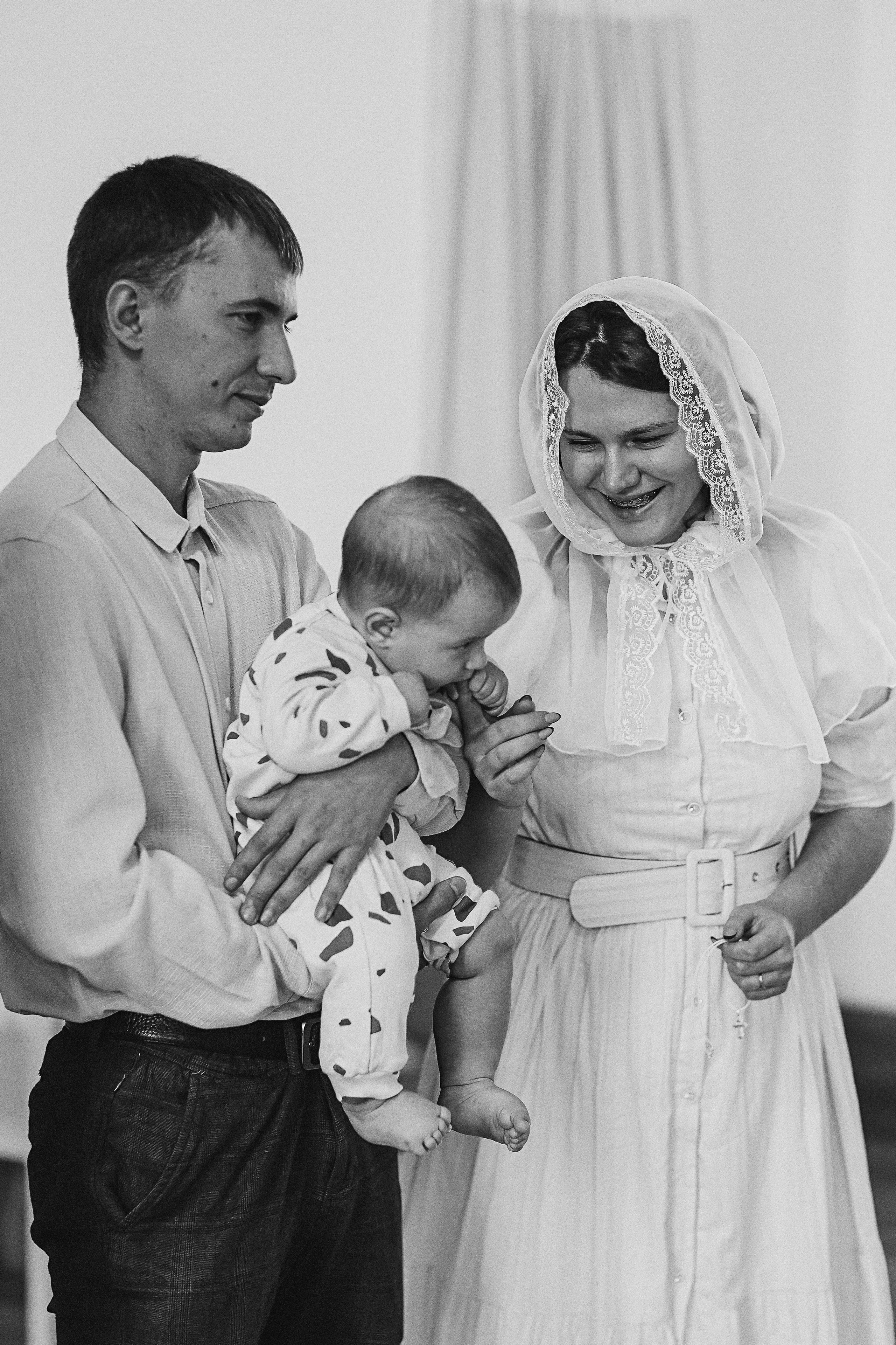 Крещение церковь около моста влюбленных. Семейный фотограф Тюмень, фотограф на роды Салмина Мария