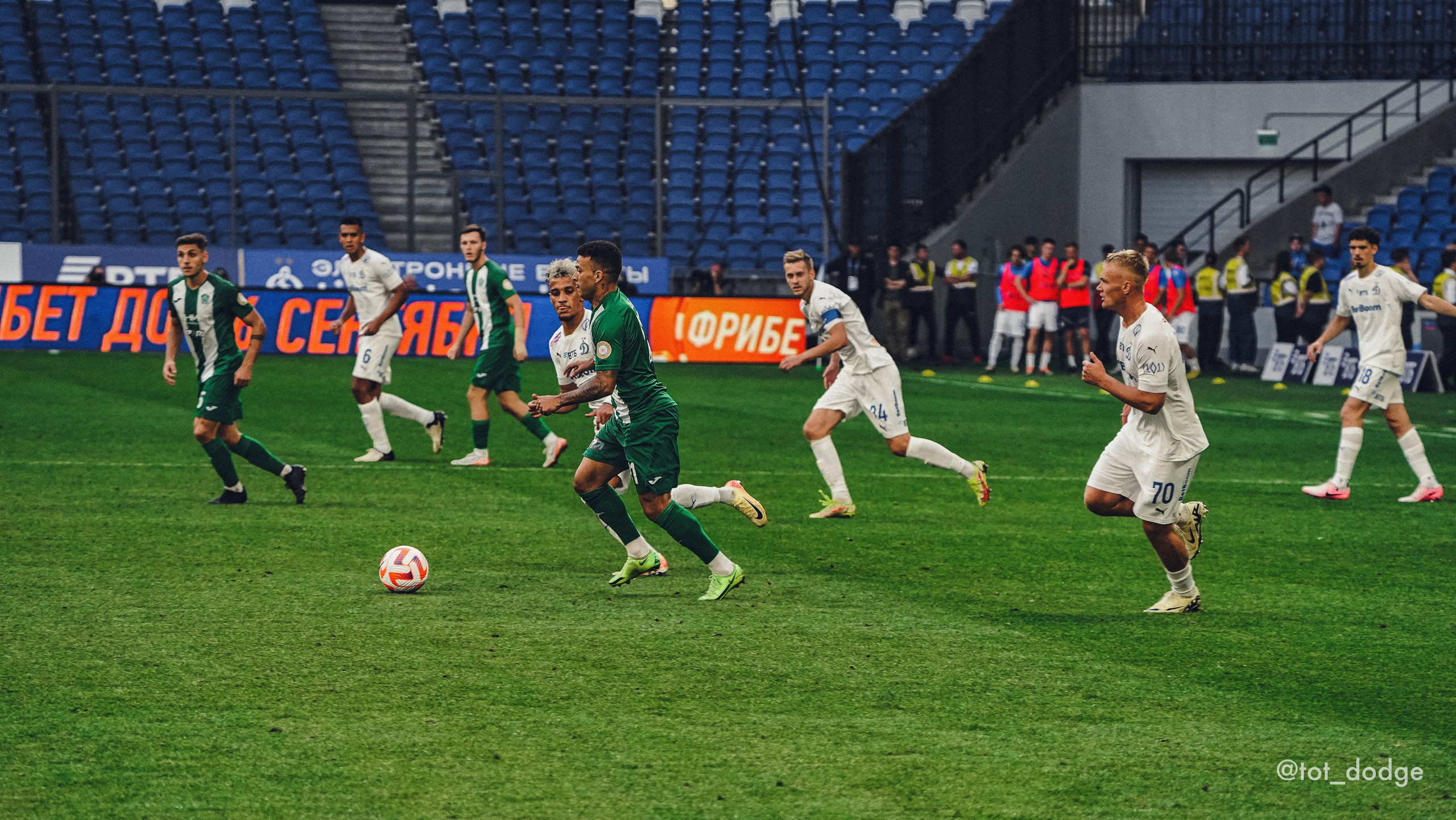 Футбол. Динамо-Ахмат 15.09.24. Автомобильный фотограф Шакая Кирилл