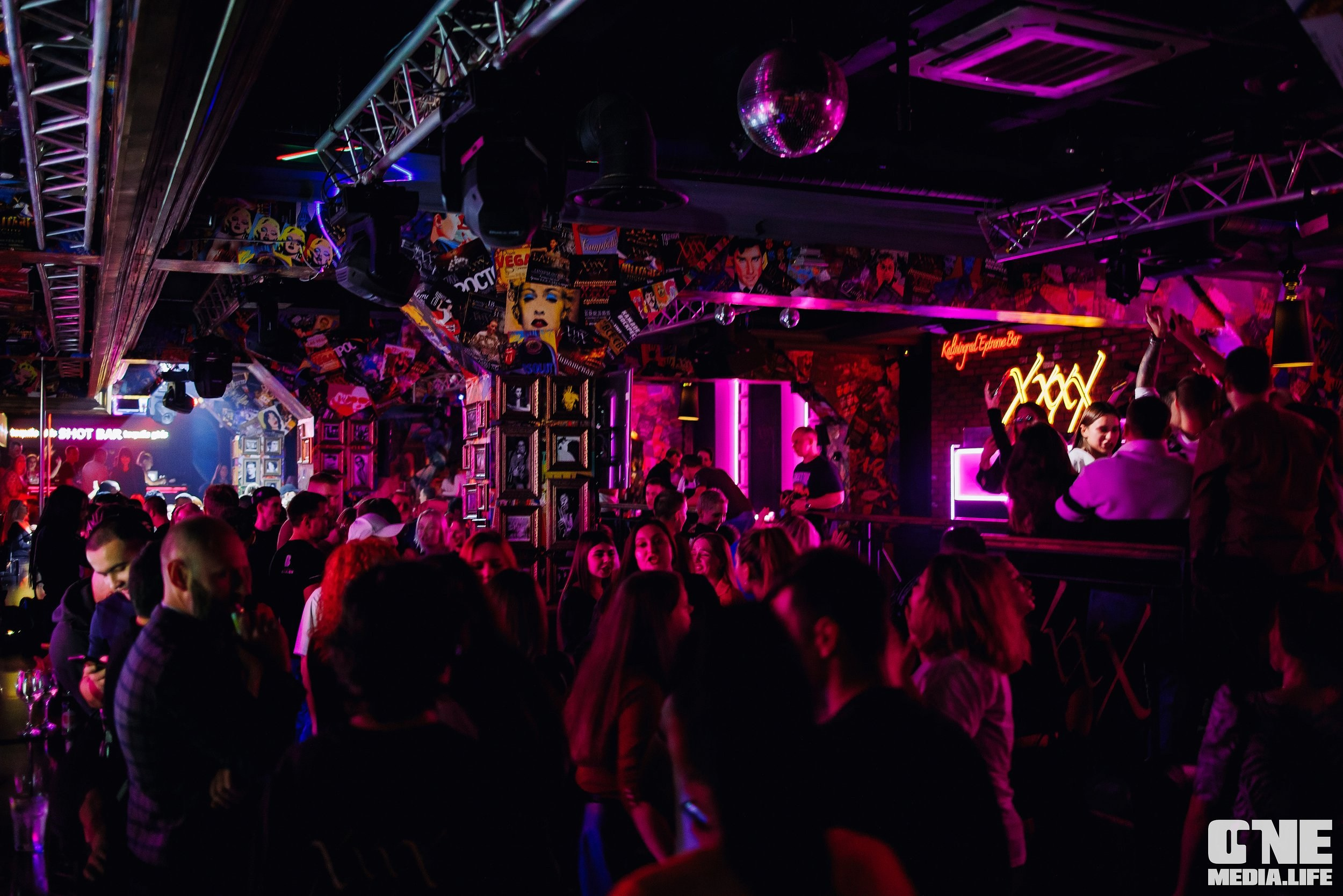 Фоторепортаж из бара XxxX. One Media Life: фоторепортажи, фотоотчеты с мероприятий и заведений