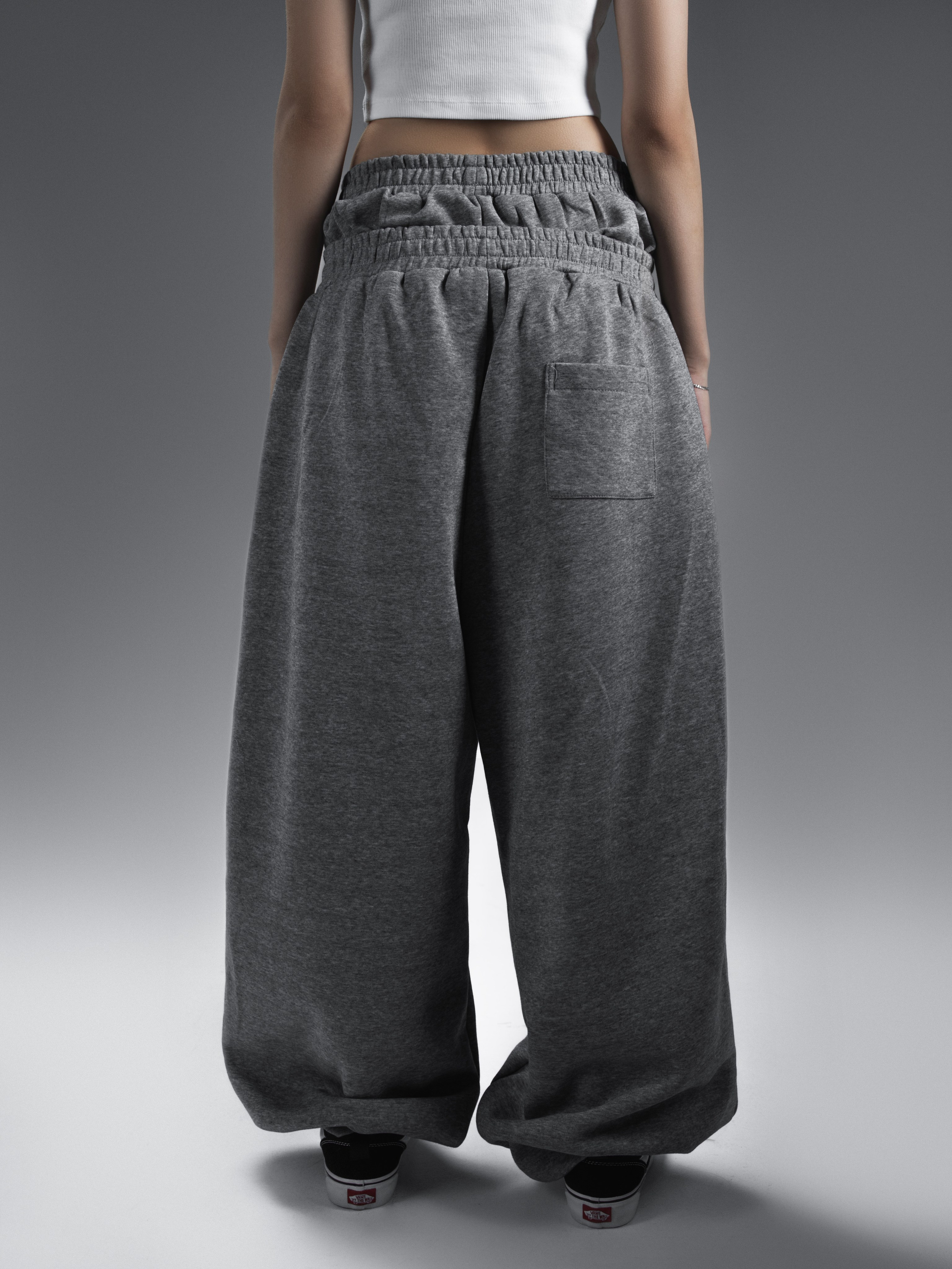 КАТАЛОГ | серый фон. RUNA production — стильные съемки для брендов