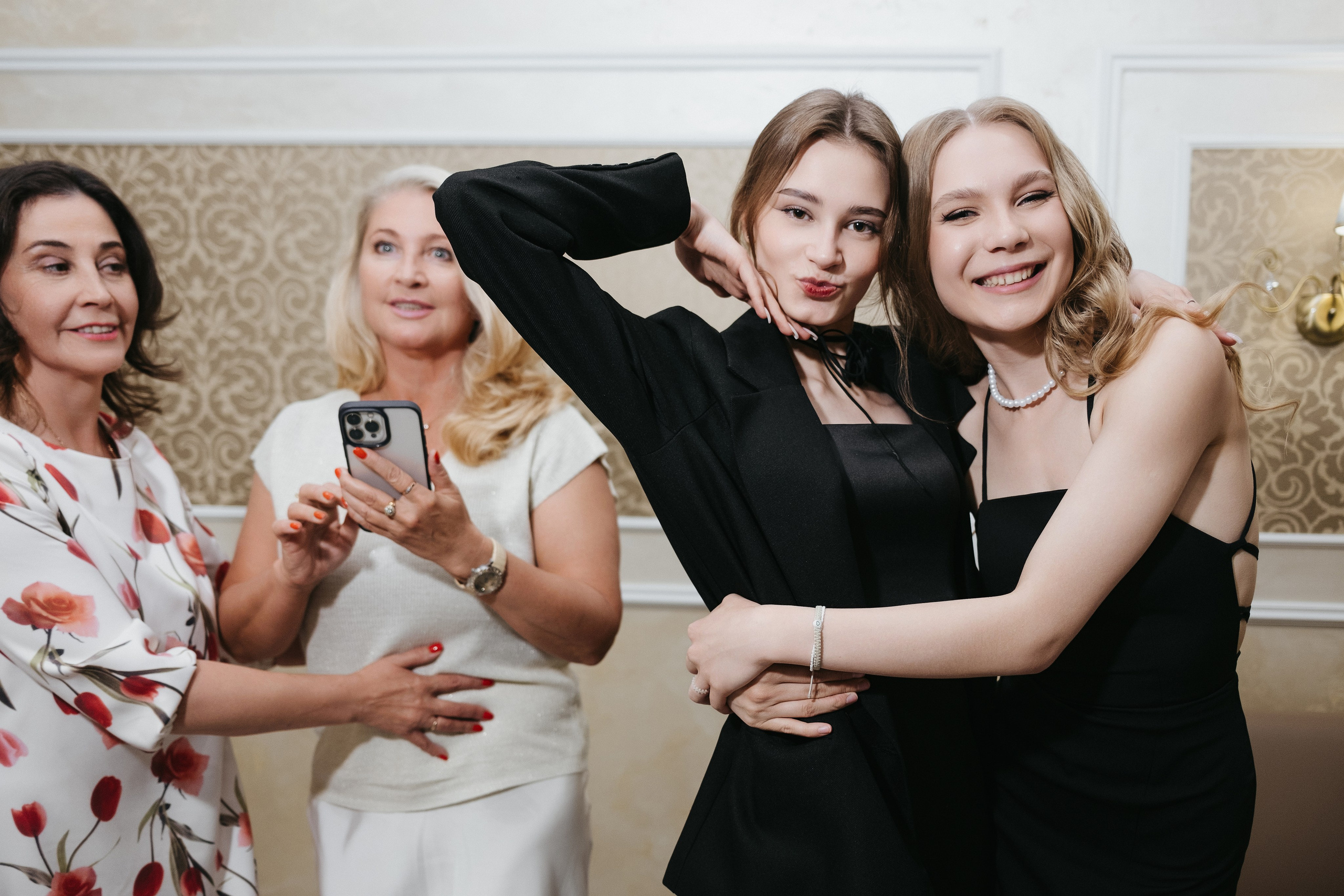 Выпускной 11 класс школы № 30. Свадебный и репортажной фотограф Денис Ожигин в Краснодаре и Краснодарском крае