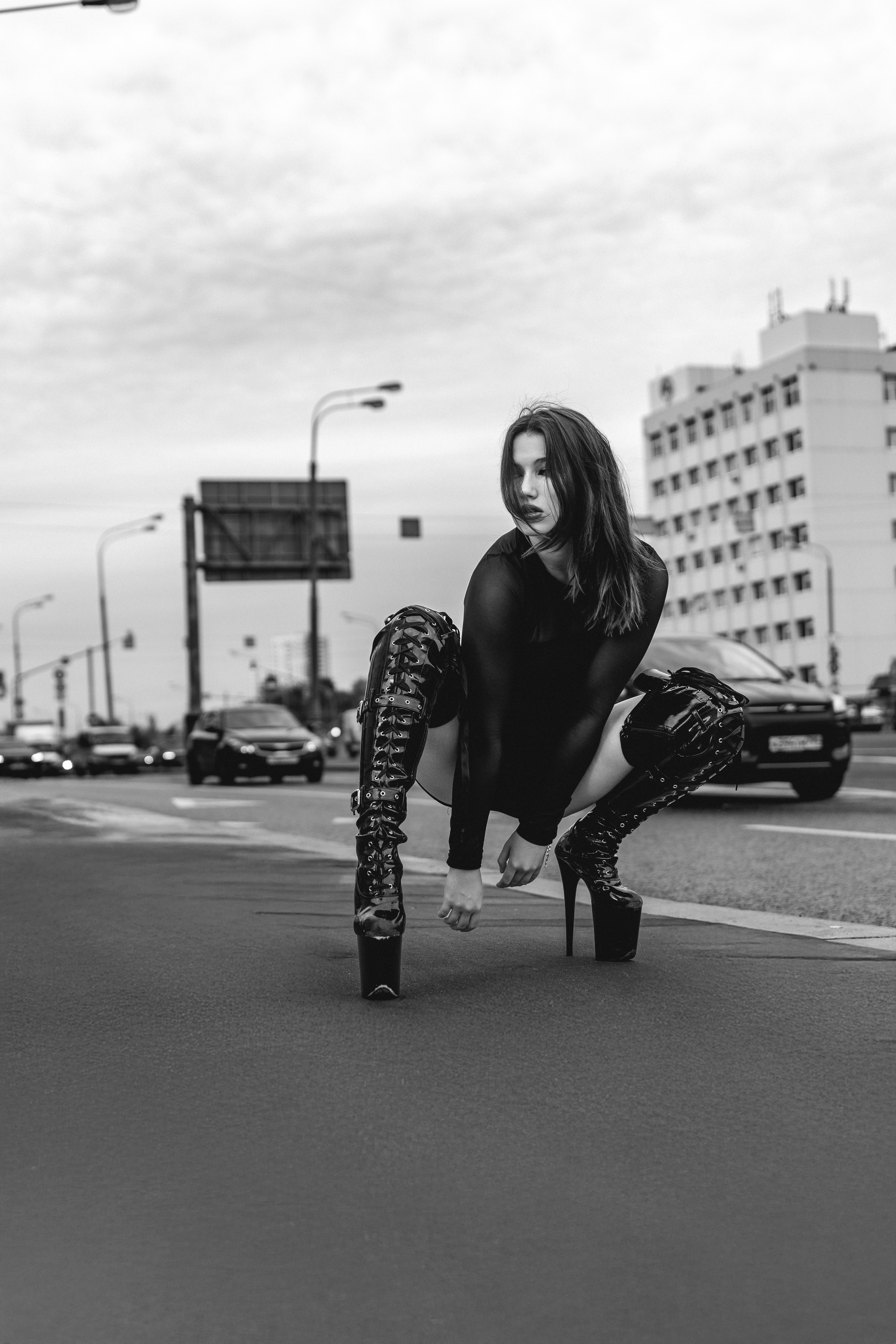 Стрит фотосессия на пилоне. Портретный фотограф в Москве Фарид Леонов