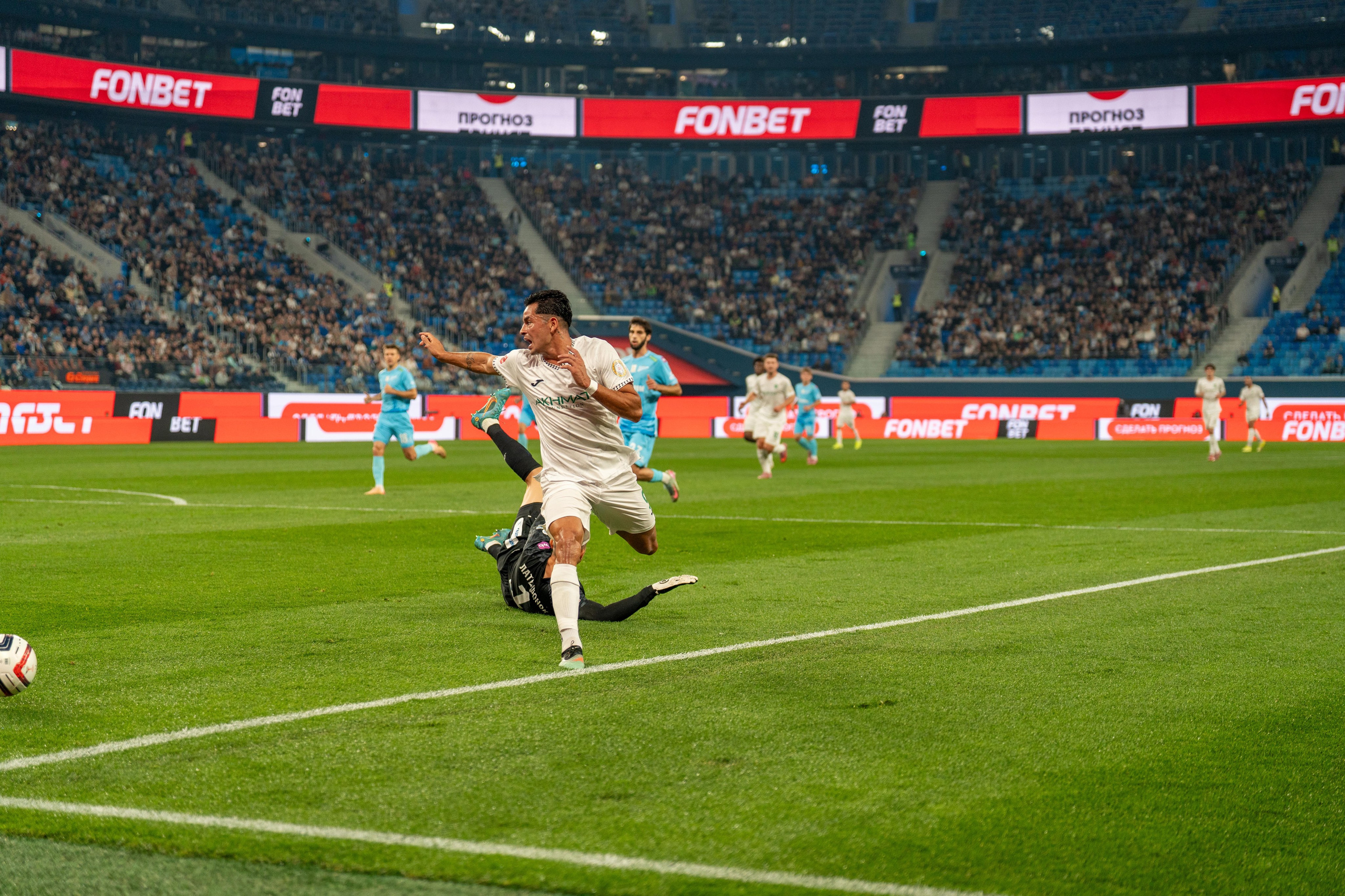 Репортажный фотограф спорт-съемка матча Зенит–Ахмат в СПб