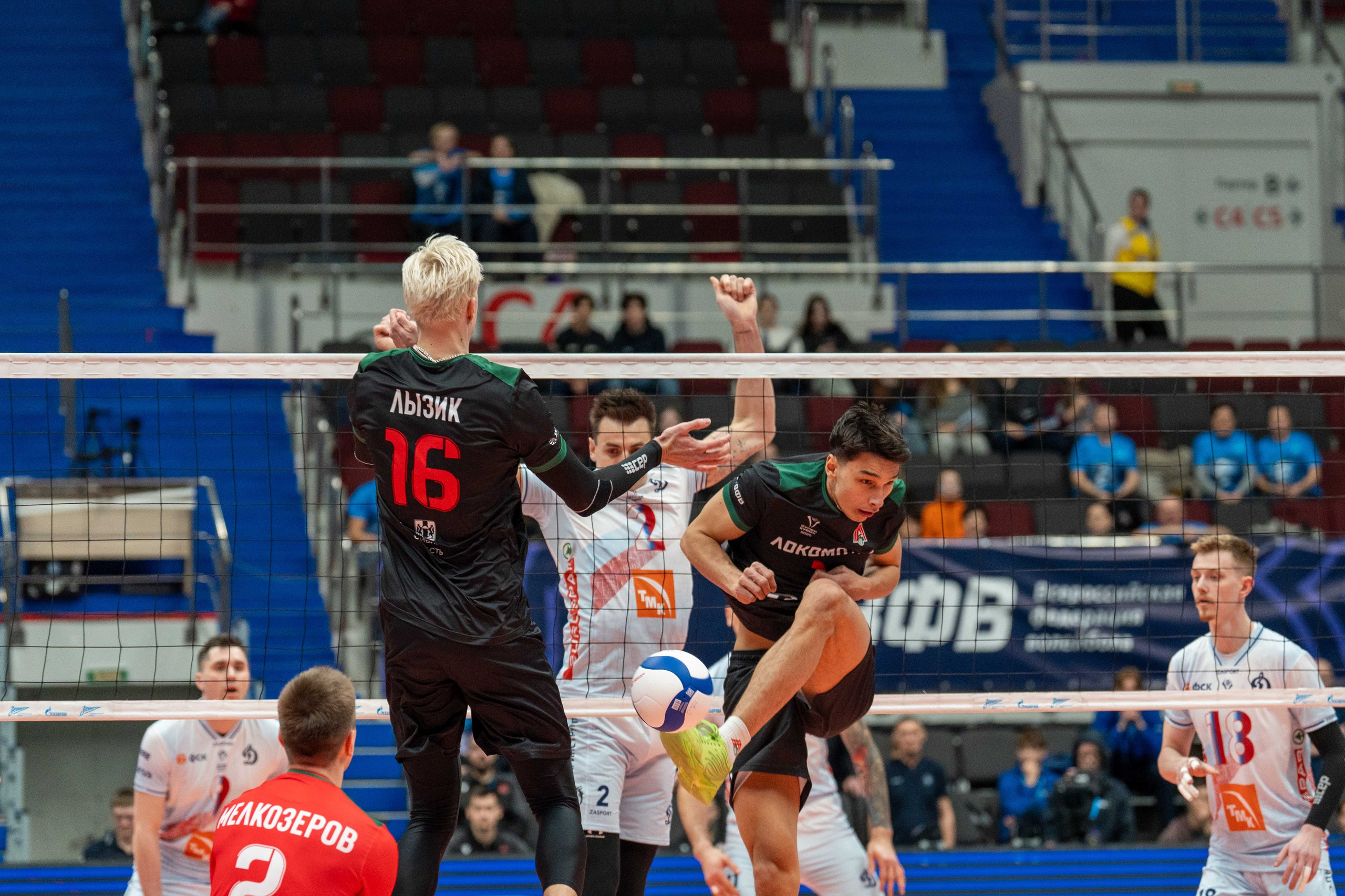 Локомотив — Динамо: фотогалерея полуфинала Суперкубка России 2025 | Антон Гауф. Спортивный фотограф в Санкт-Петербурге | Антон Гауф