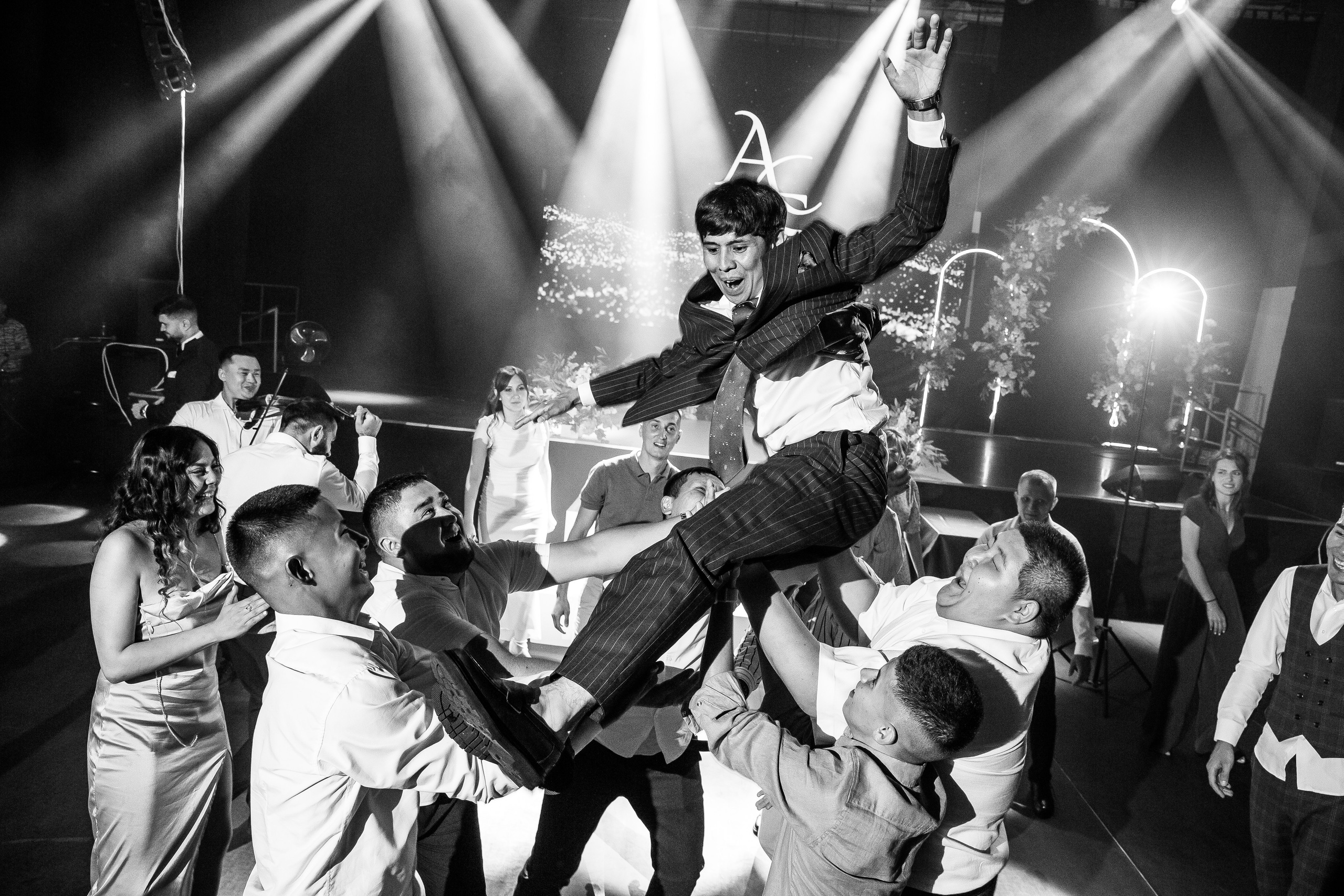 Уютная свадьба — Аскар и Катя на Марсовом поле. Свадебный фотограф в Оренбурге Илья Володьков