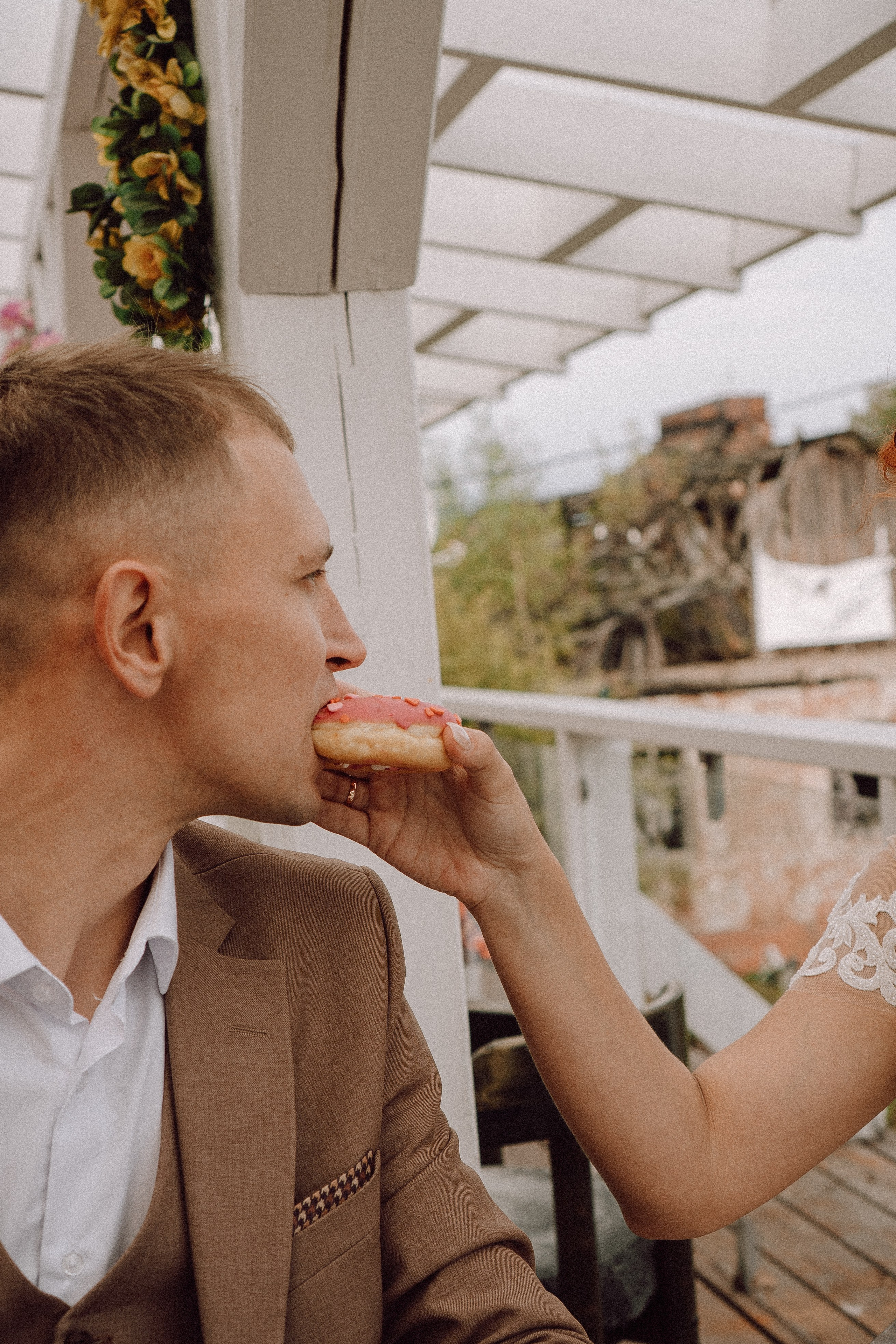 СВАДЕБНАЯ ФОТОСЕССИИЯ ПАРЫ В ГОРОДЕ ПРИОЗЕРСК В СОСНОВОМ ЛЕСУ И С ПИКАПОМ. Профессиональный фотограф, Санкт-Петербург — Виктория Богомолова