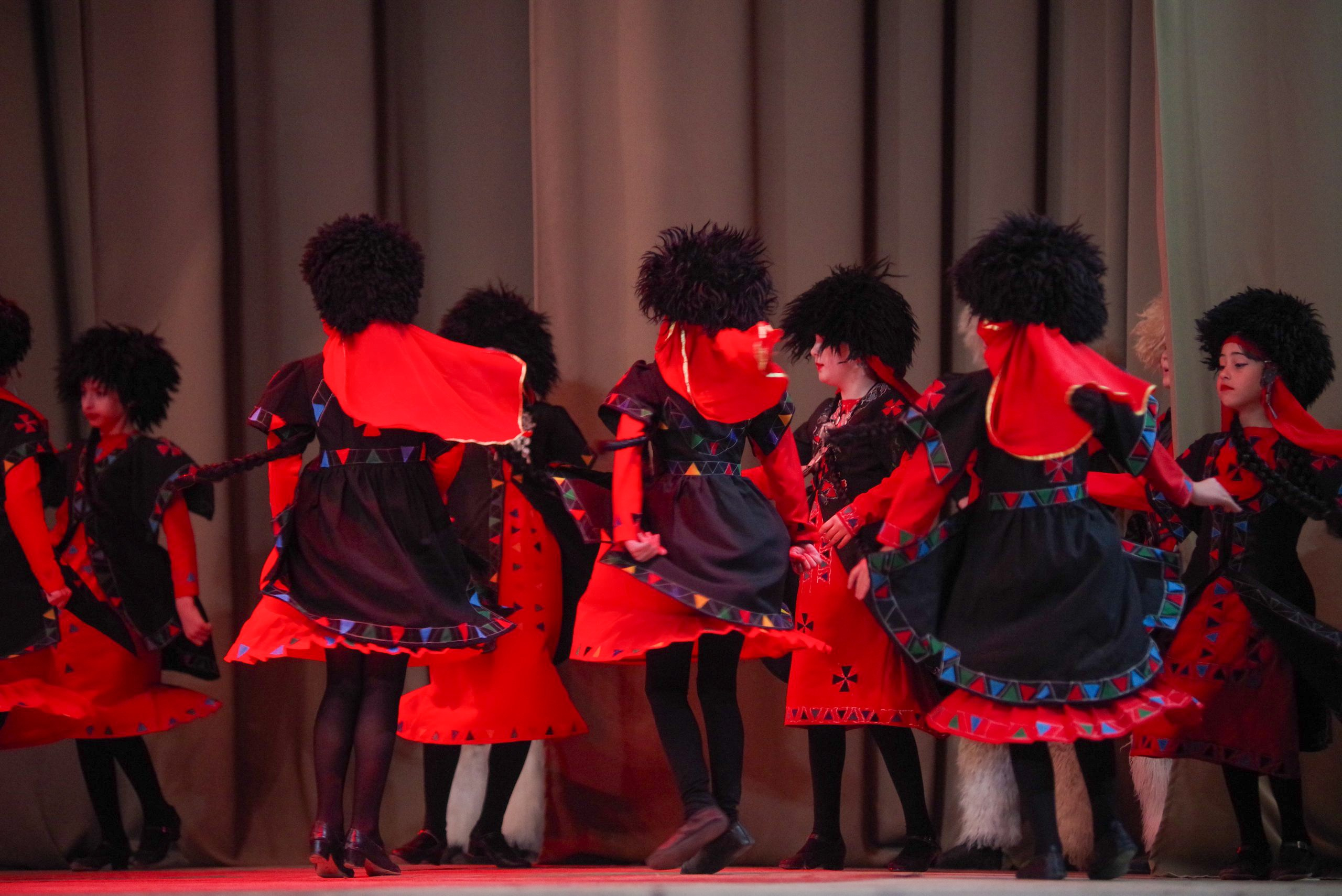 Грузинский танец. Портретный фотограф Денис Милютин