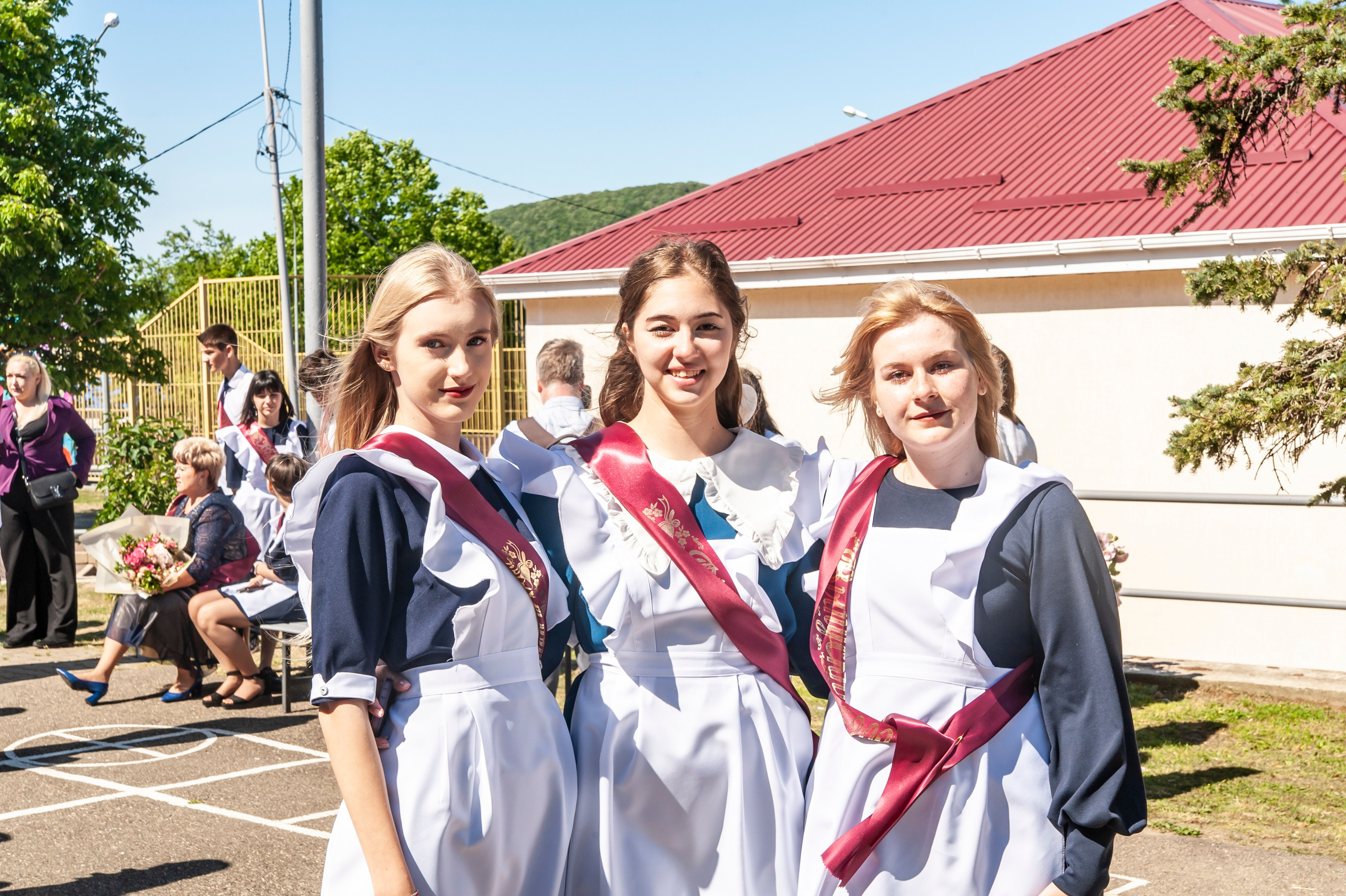 Последний Звонок МАОУ СОШ № 17 им. Эдуарда Есаяна — Архипо-Осиповка. Свадебный и семейный фотограф Денис Лукьянов в Краснодаре, Краснодарском крае и Республике Крым