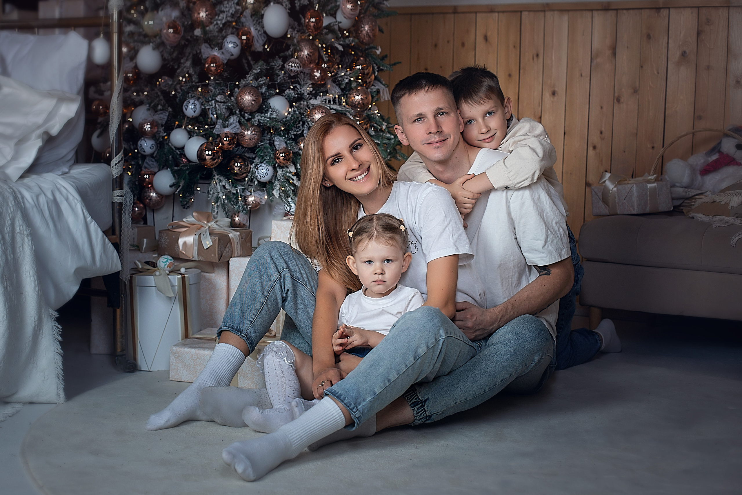 Новогодняя_Евгений и Юлия с детьми. Семейный фотограф в Санкт-Петербурге