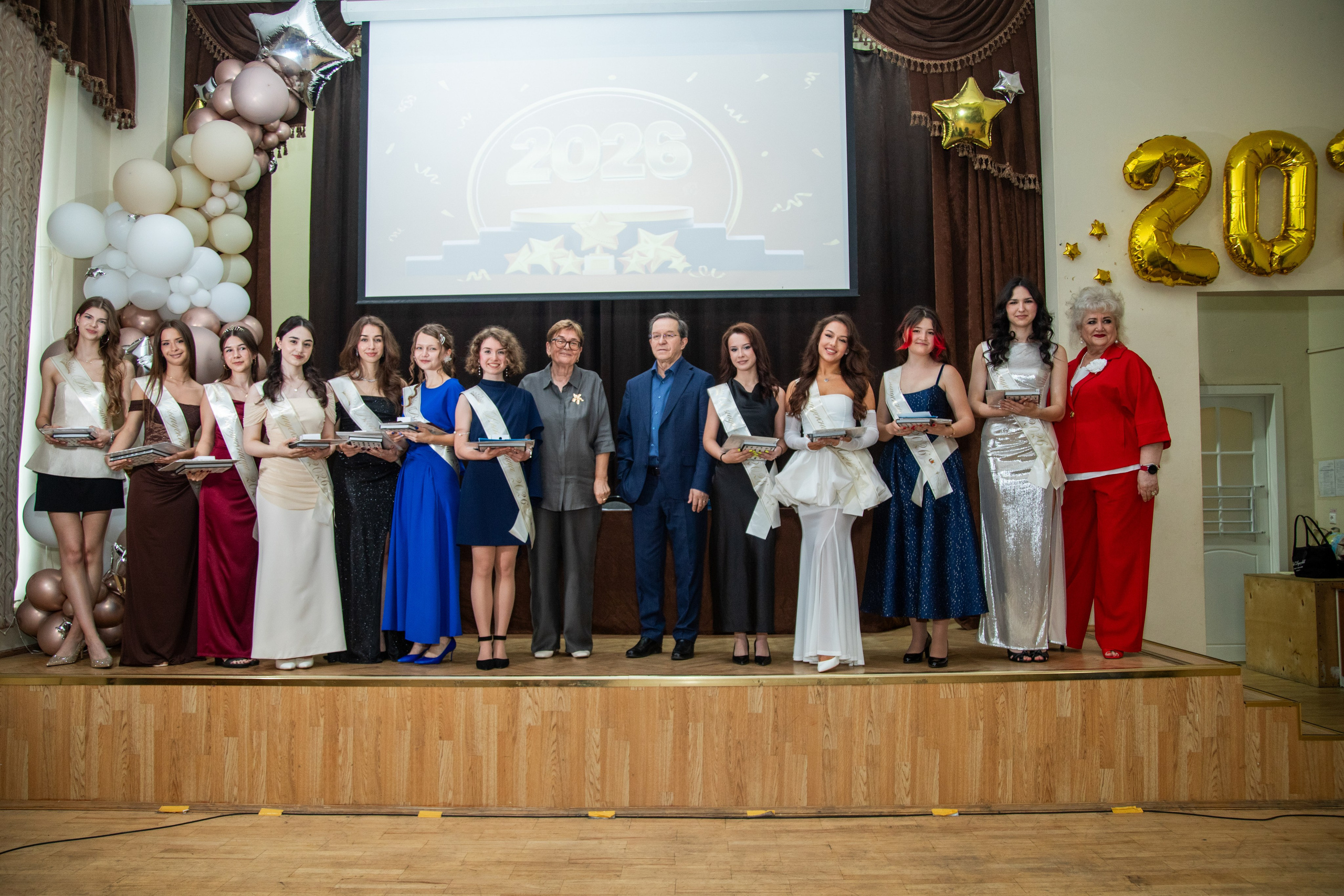 Вручение аттестатов 11 класс. Семейный ФОТОГРАФ в Москве Елена Конд