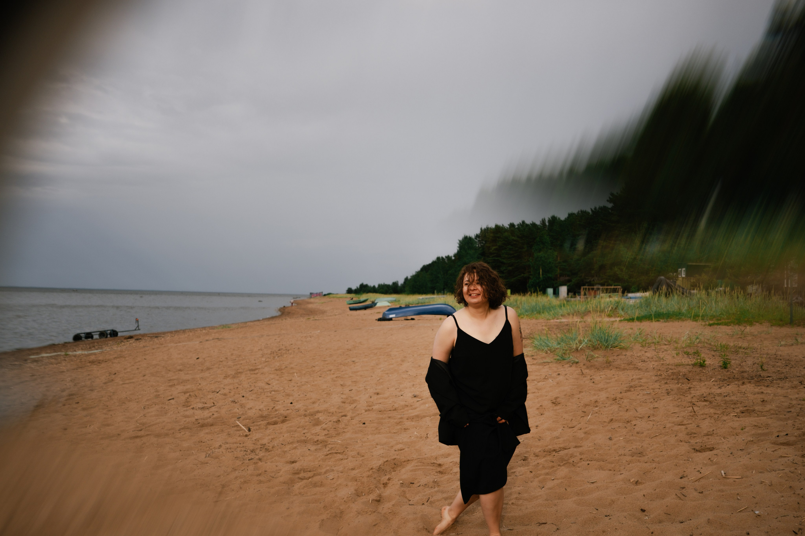 ПЛАТЬЕ, ДЕВОЧКА И ВОЛНЫ. Фотограф ОЛЯ КЛОЧКОВА