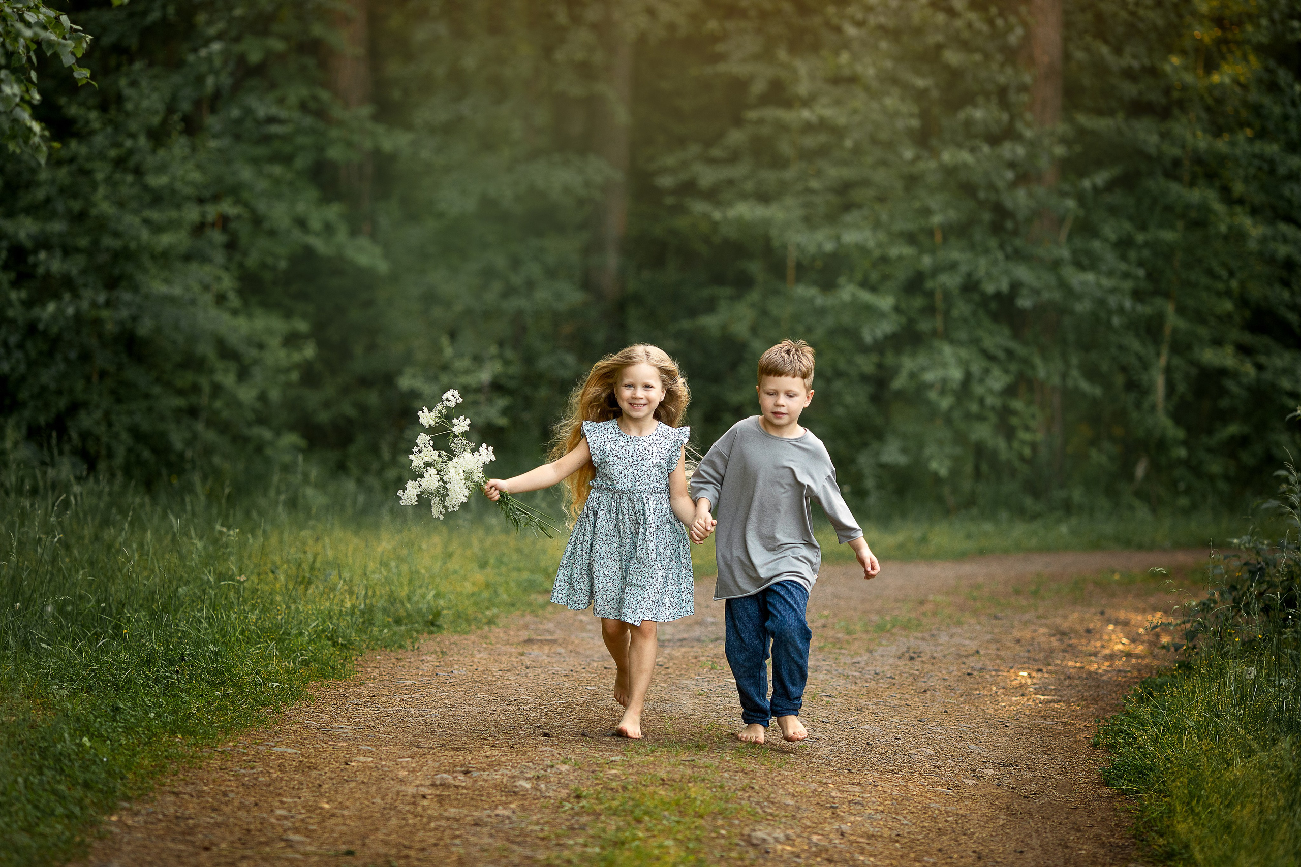 Солнце сквозь сосны-великаны. Детский и семейный фотограф в Красноярске Елена Коровкина