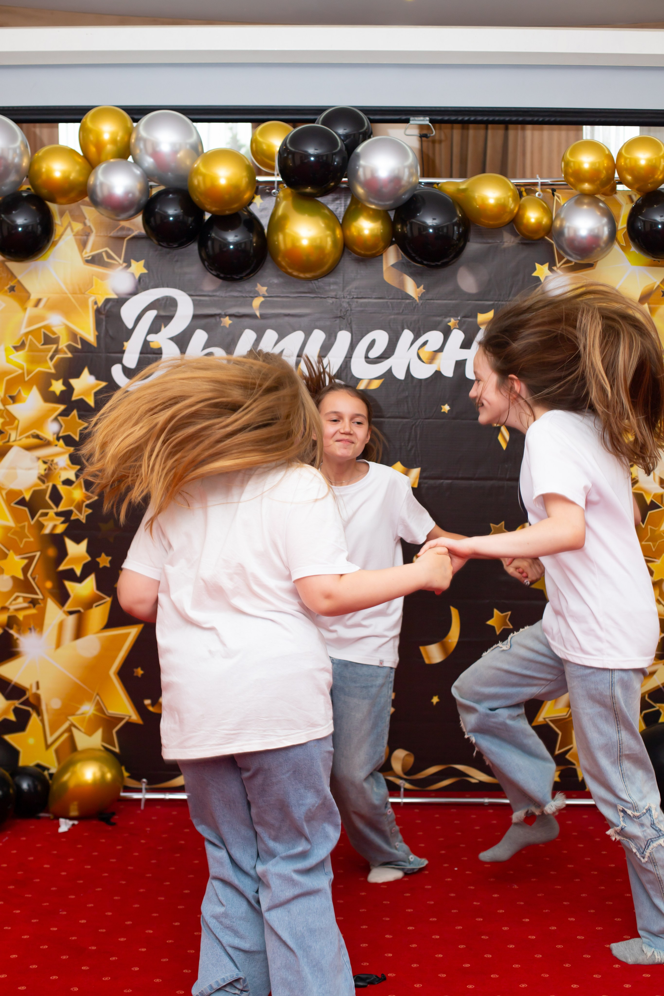 Выпускной 4 класс. Фотосессия под любой запрос в Красноярске. т+79237847111