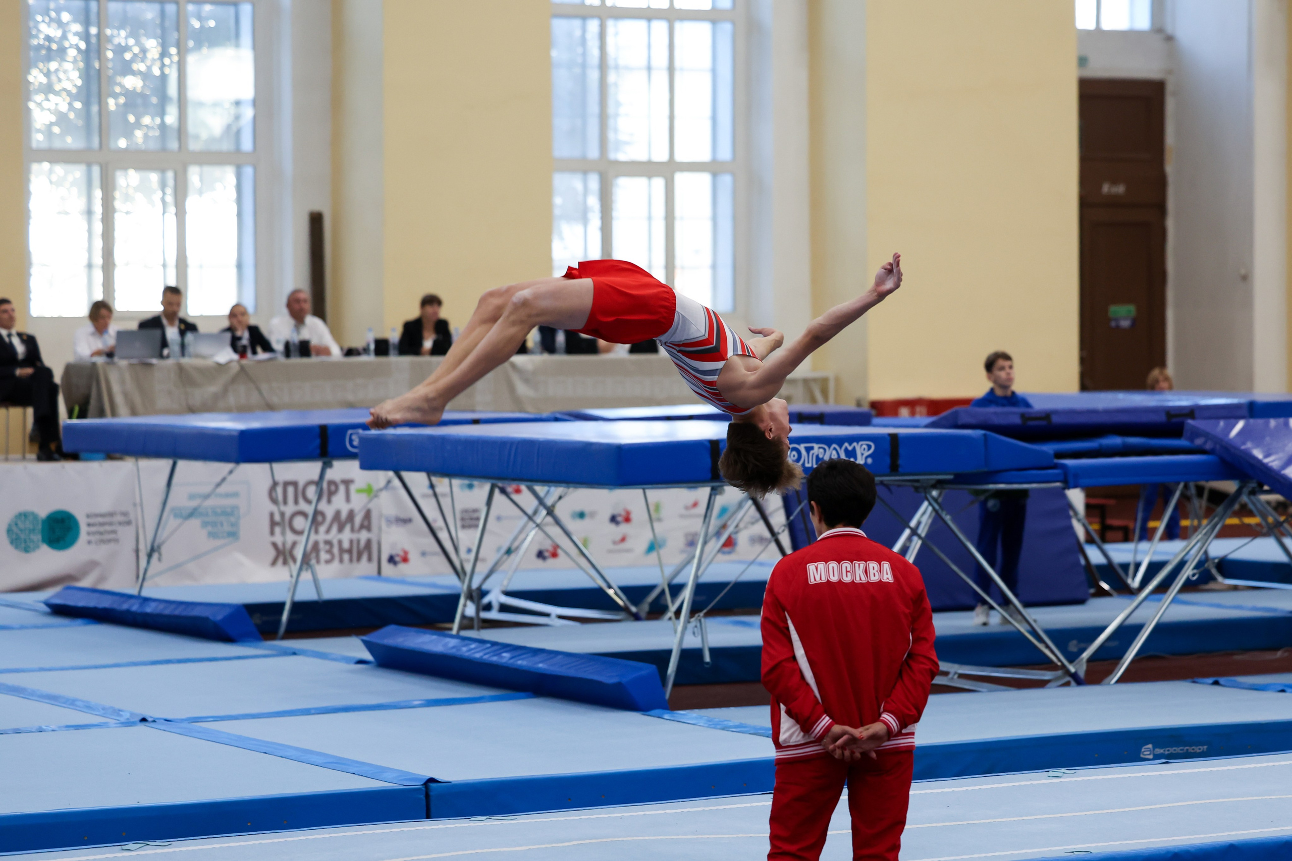 Командный чемпионат России по прыжкам на батуте 20-23.09.2024 года. Спортивный и репортажный фотограф Антон Тереханов