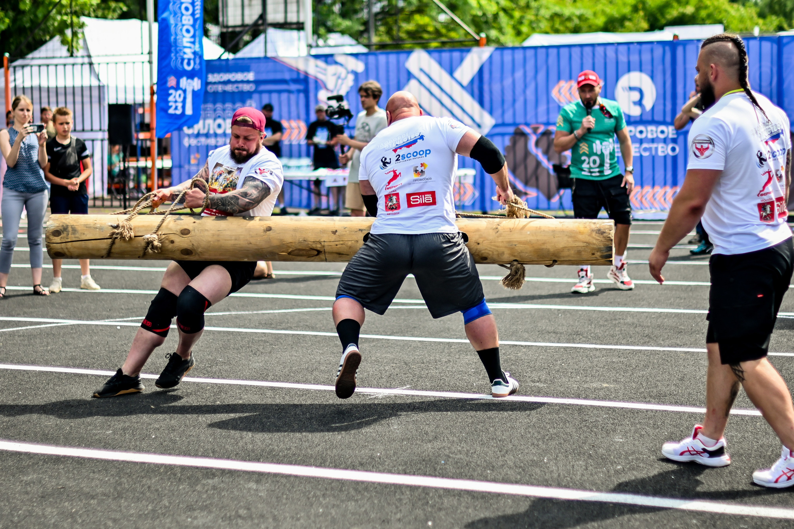 СТРОНГ. Фотограф для бизнесконтента, репортажей и семейного альбома в Москве