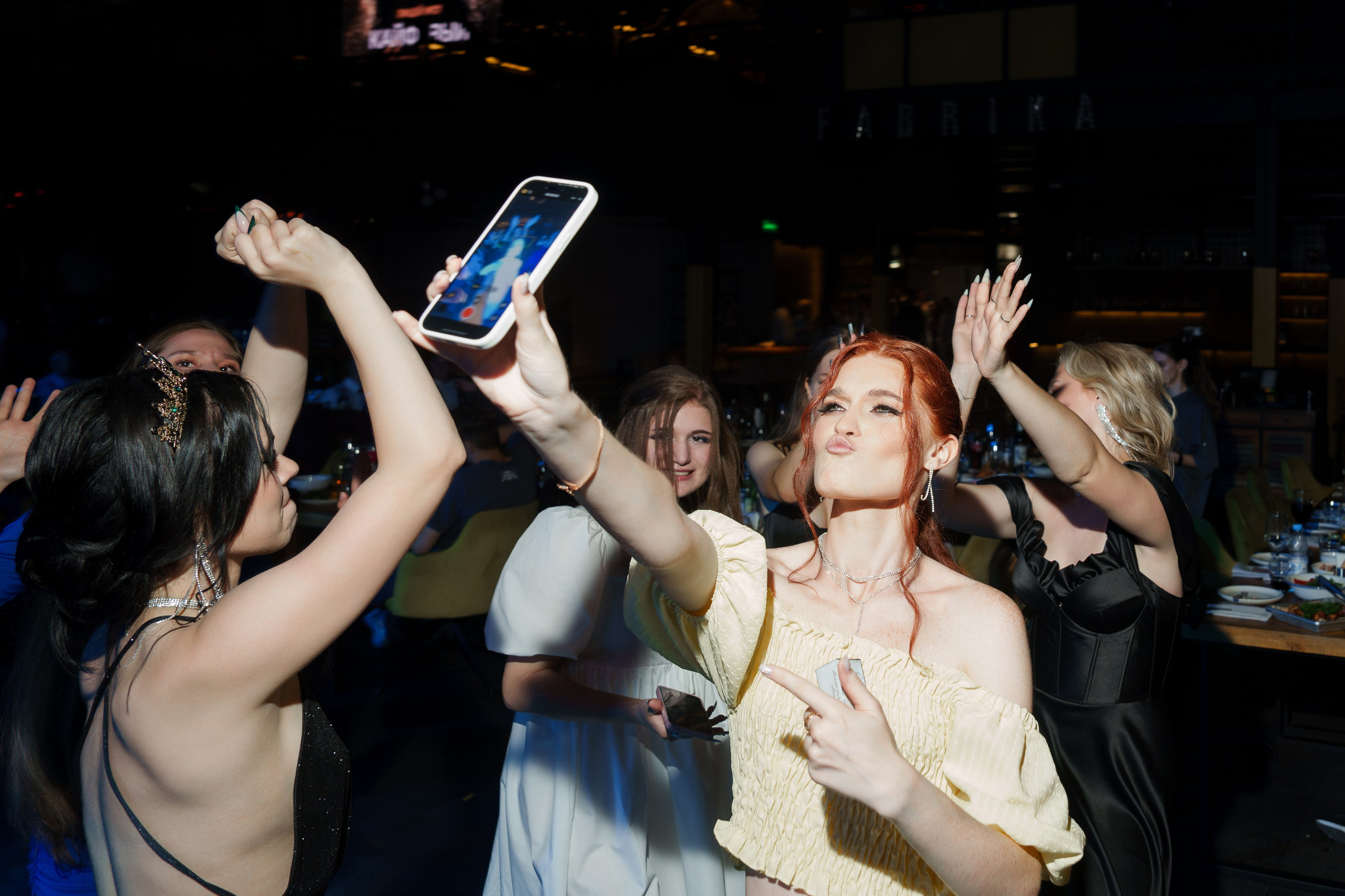 Выпускной лицея 27 (вечеринка). Свадебный и репортажный фотограф Элина Козырьянова