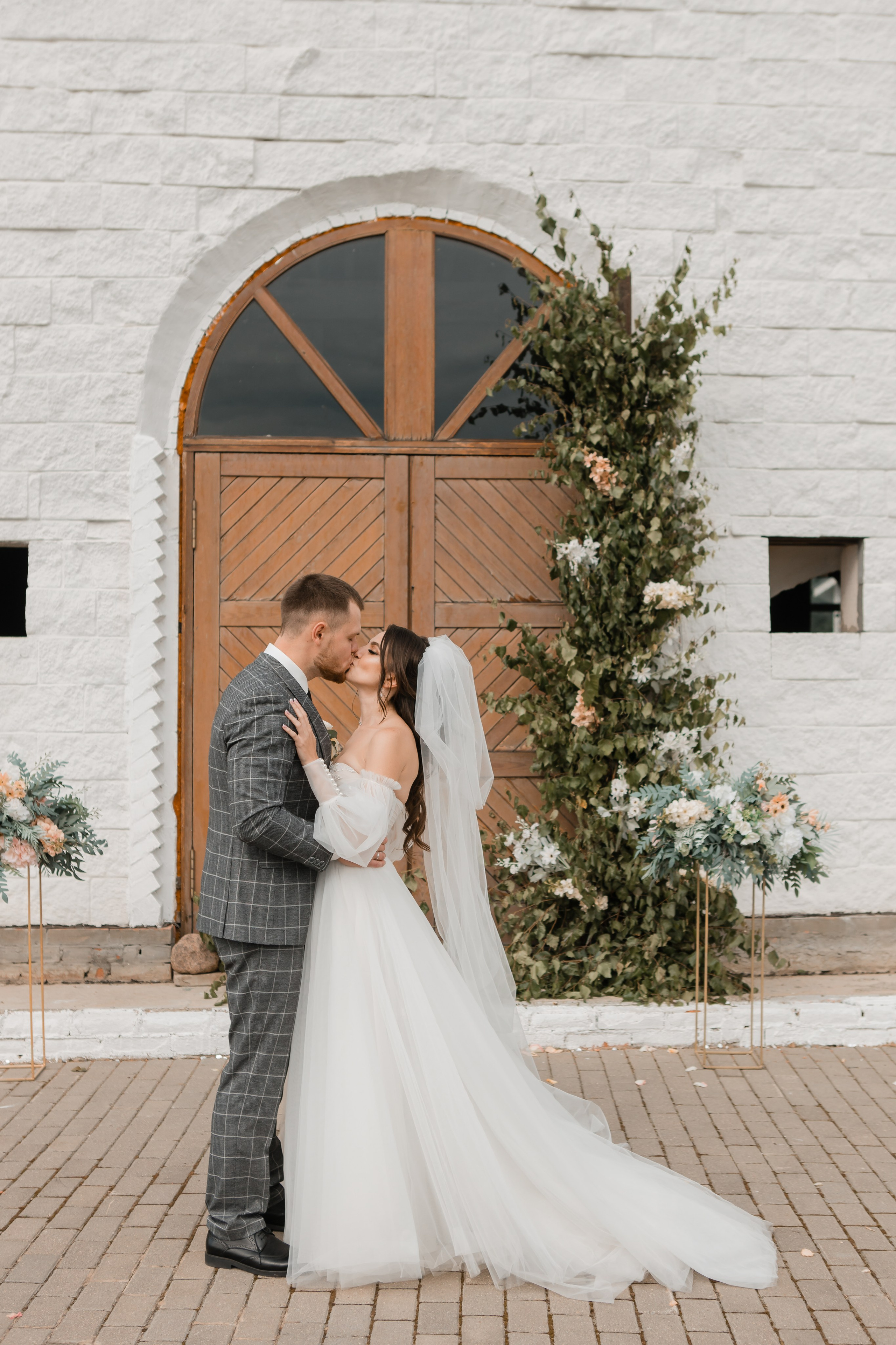 Свадебная фотосессия Сергея и Татьяны. Наша свадебная сказка. Видеосъемка и фотосъемка свадеб. Фотограф и оператор на свадьбу. Видеосъемка подкастов, собственная видео-фотостудии. Предметная фотосъемка