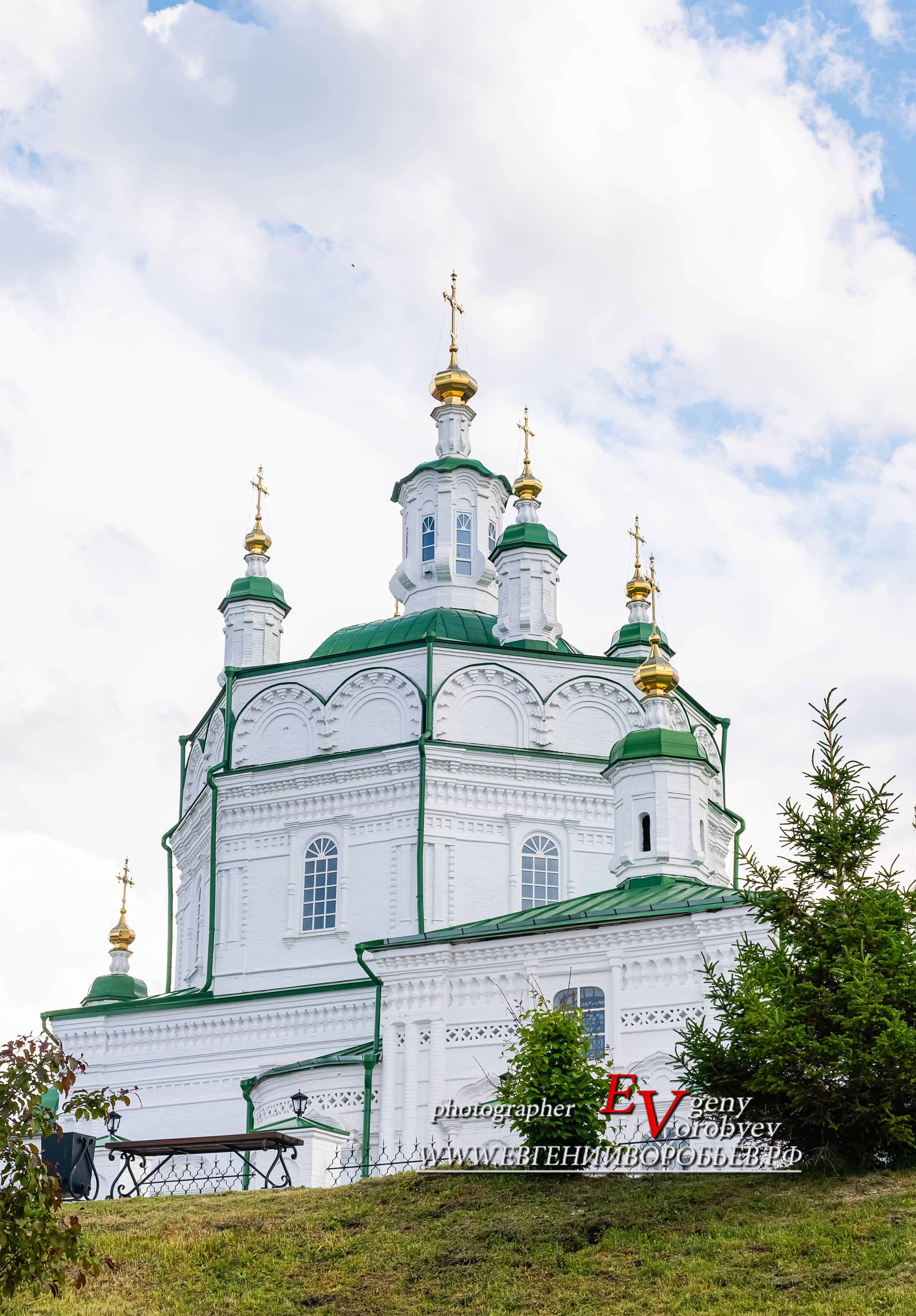 экскурсии Енисейск Красноярск аренда микроавтобуса трансфер индивидуальный тур фото набережная дегустация сибирской кухни интересные места что посмотреть куда сходить что посетить достопримечательности в Енисейске  храм церковь монастырь фототур  цена заказать экскурсию программа маршрут смотровые площадки видовые красивые места путешествие туристический маршрут 