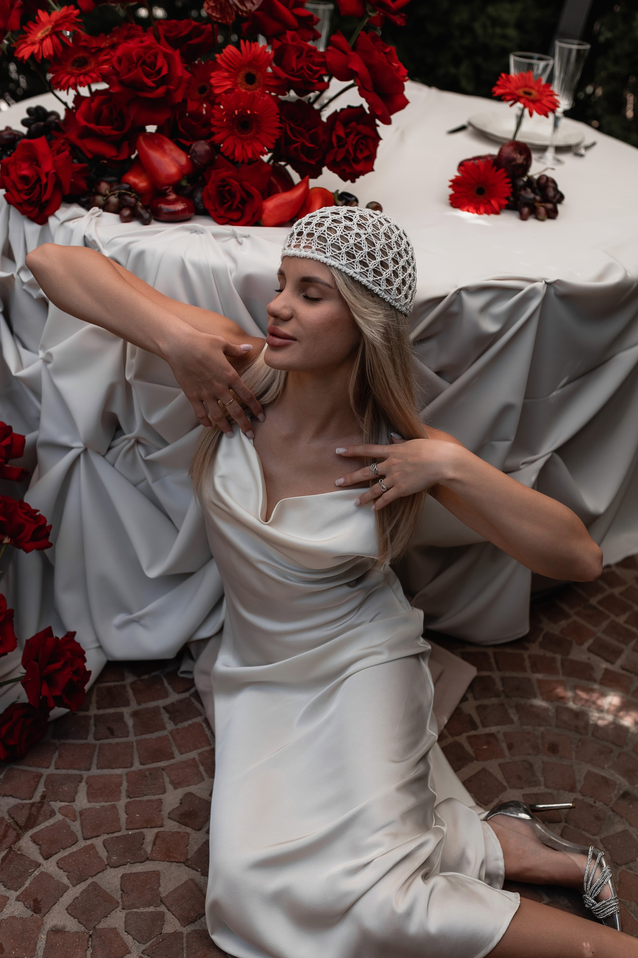 Фотодень с красным декором. Фотограф Трифон Мира