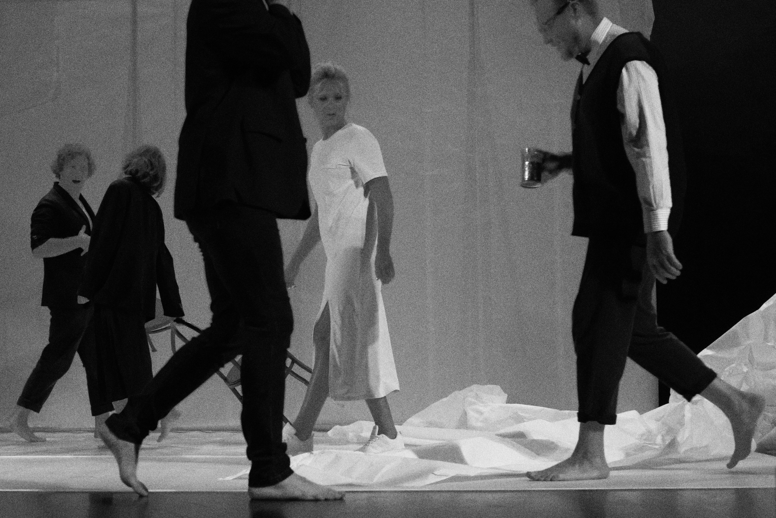 Спектакль «Забыть Герострата» (серия — монохром), Театр «Сначала-Сначала театр». Наталья Алексеенко. Фотохудожник в Москве. Репортаж, портрет, стрит