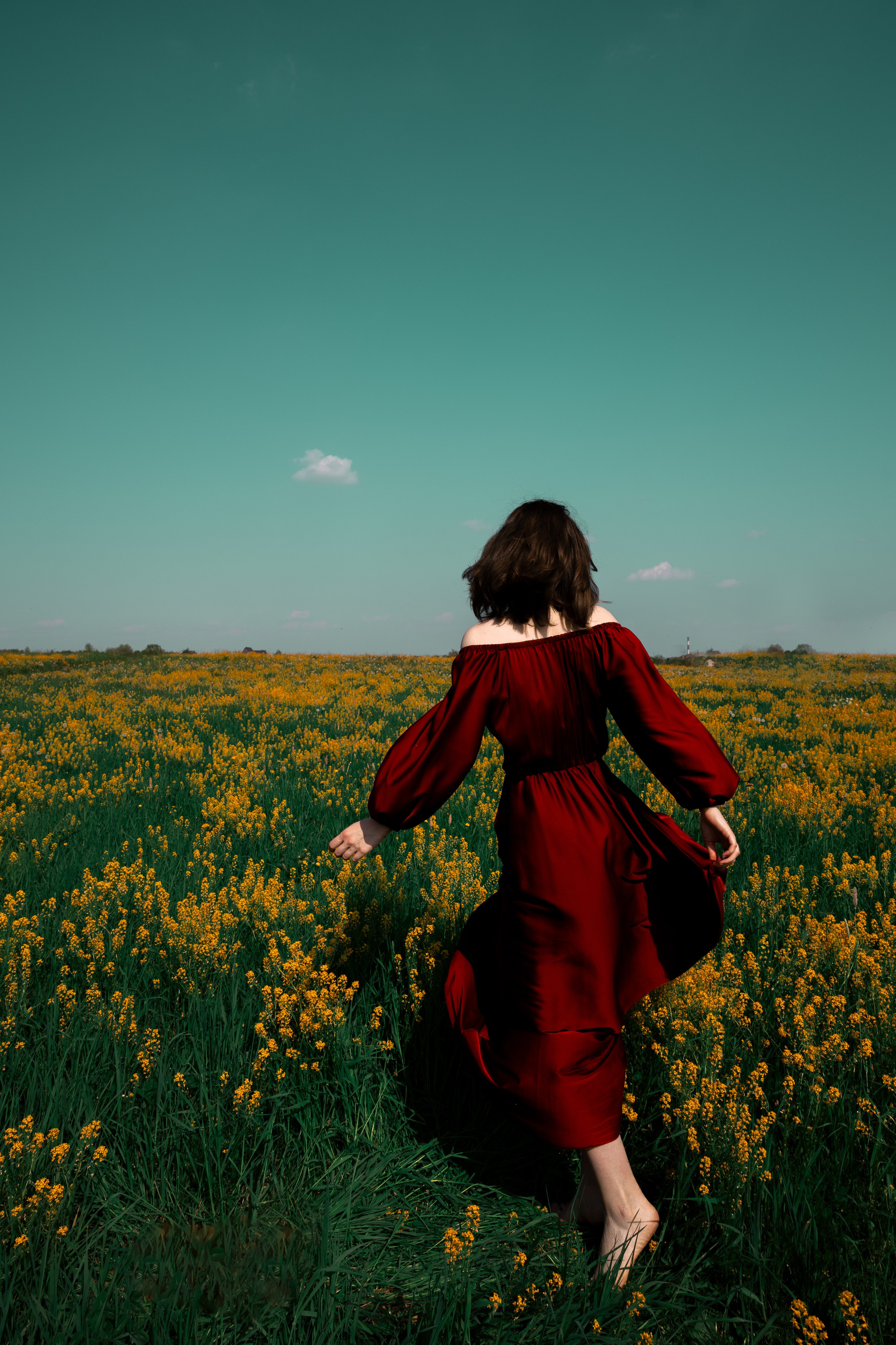 Фотосессия в поле цветов