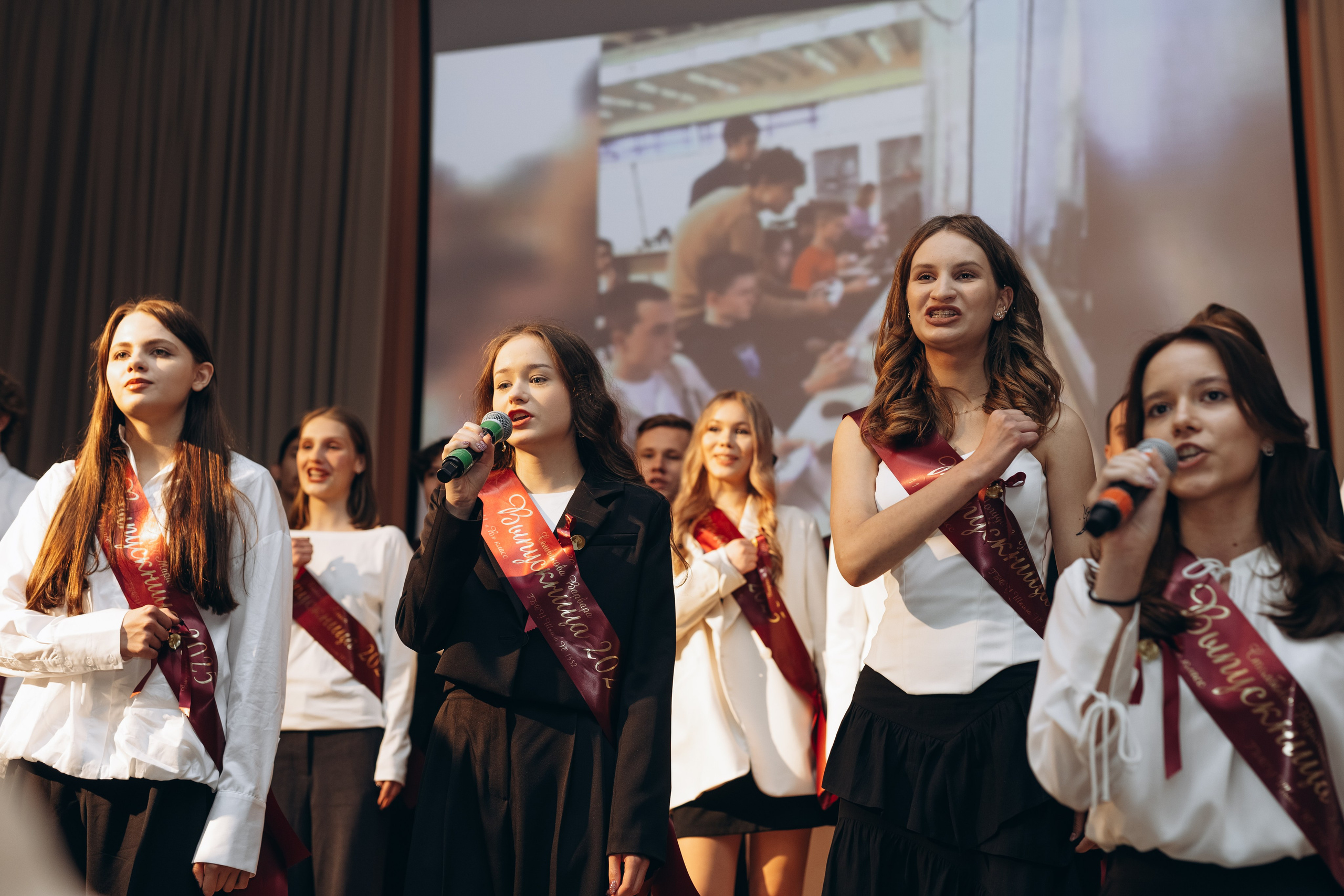 Последний звонок концерт+ фотозона. Фотограф Людмила Оюн