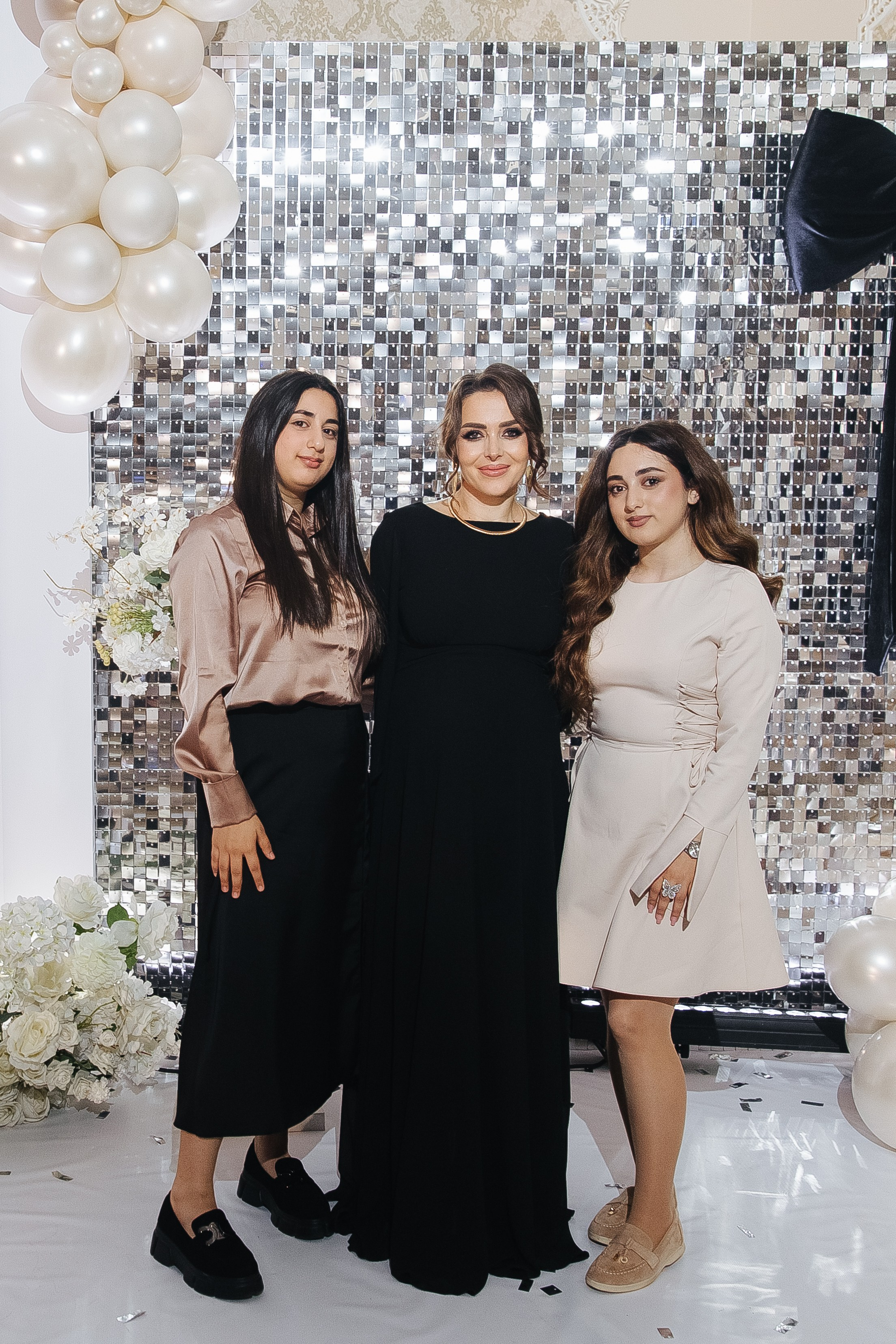 Ани и Назели. 35&5 День рождения, «Янтарь». Фотограф в Красноярске Надежда Воскресенская