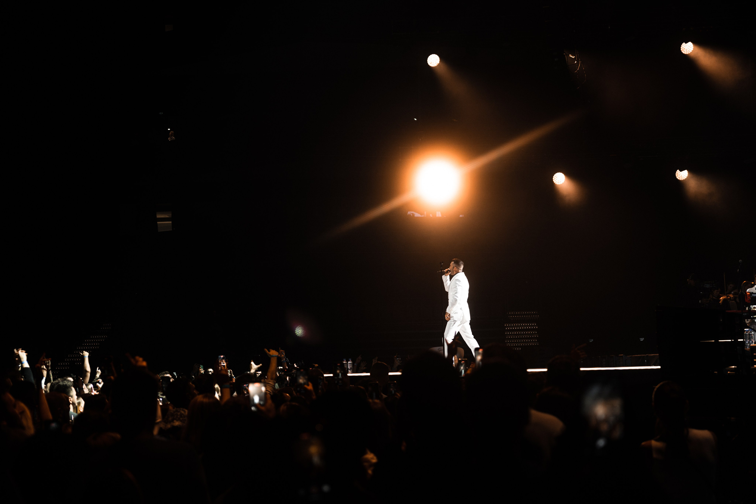 Концерт L'one 19.10.2025 с хором и симфоническом оркестром. Фотограф и видеограф Мария Банщикова, Солнечногорск, Москва