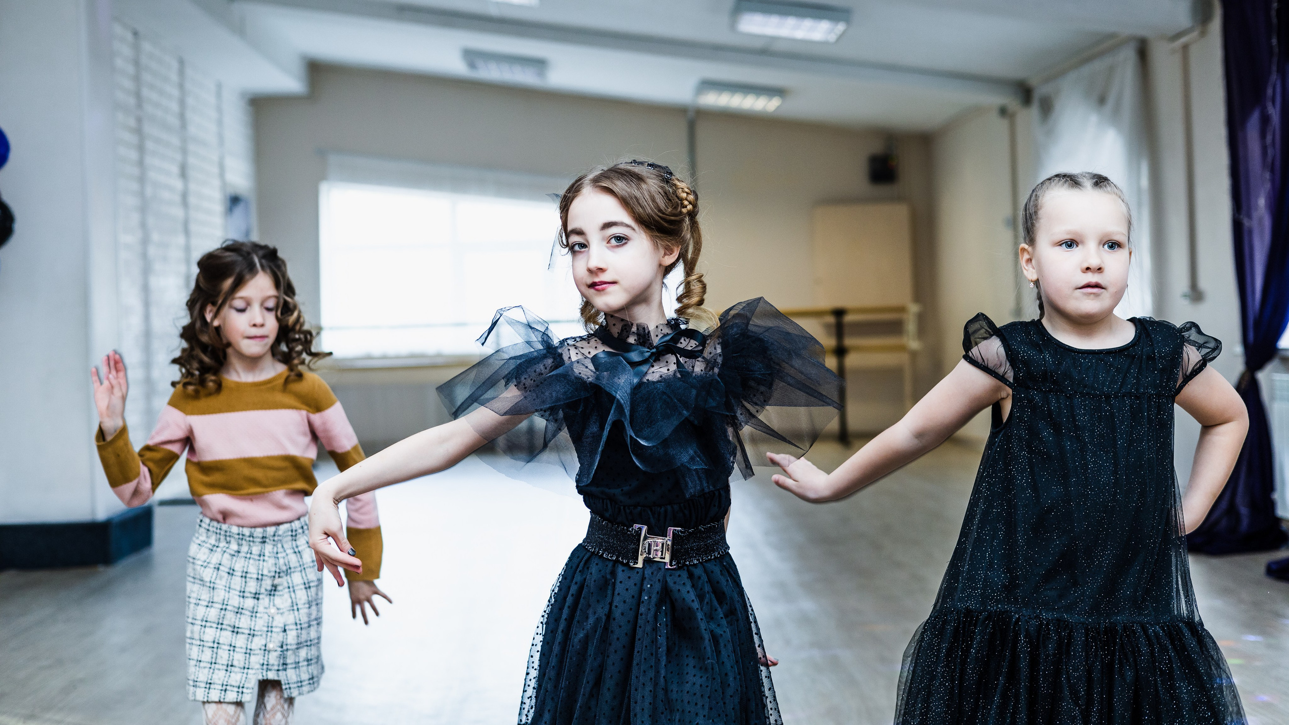 Фееричная вечеринка по мотивам легендарного сериала Wednesday. Школа для девочек во Владивостоке — Само Совершенство