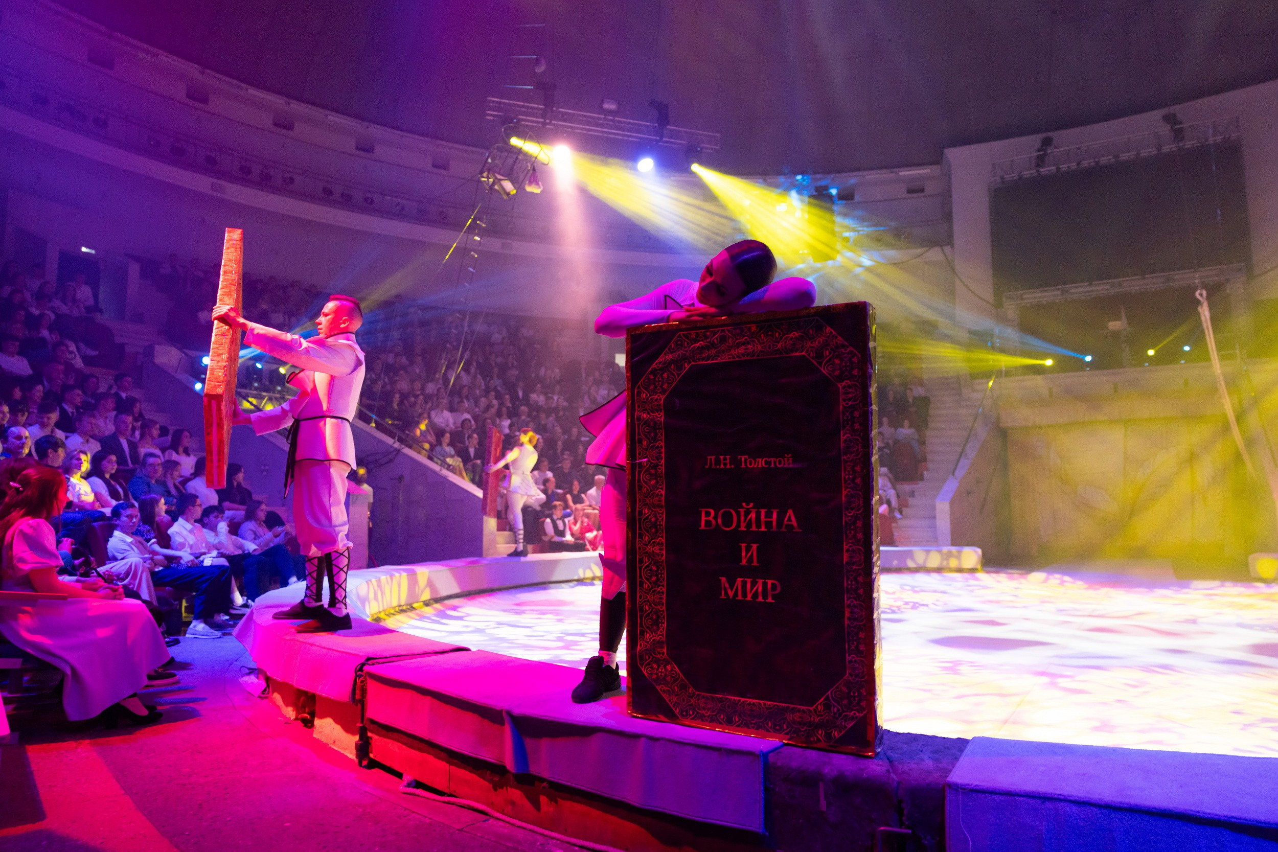 Городской бал выпускников (24 июня 2025). Репортажный фотограф Алексей Пирязев