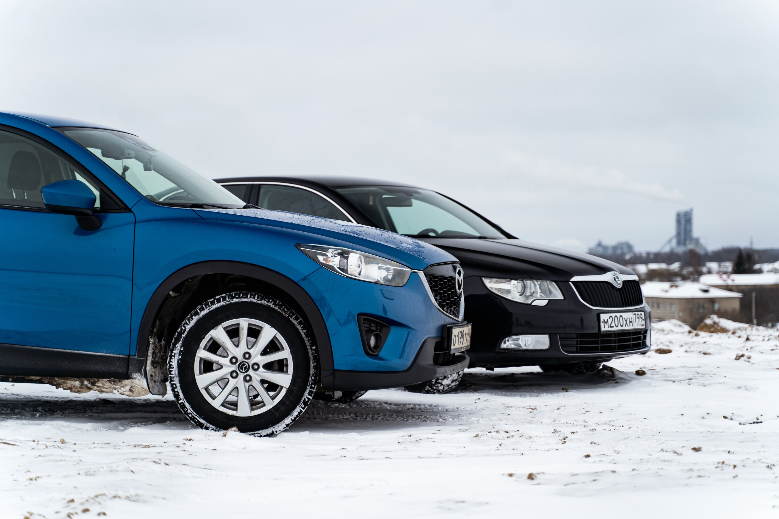 Mazda CX-5 and Skoda Superb. Vlad Trykov