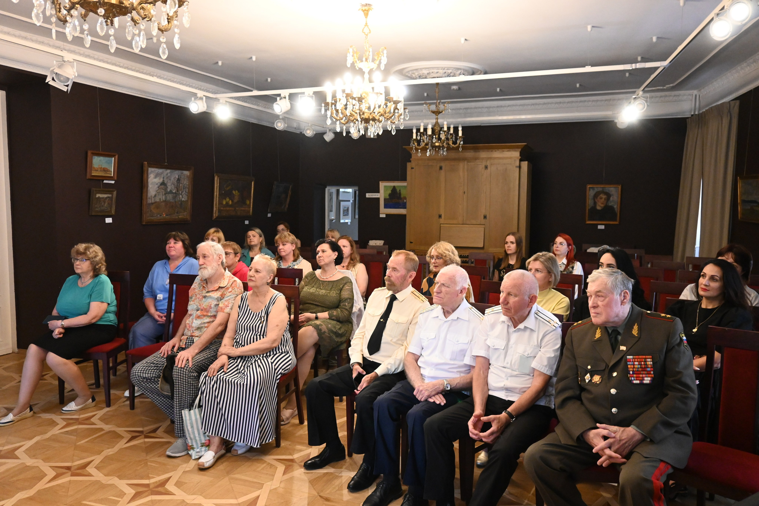 РАЗНОЦВЕТНЫЙ МИР ГЛАЗАМИ ДЕТЕЙ. Художественные выставки. Яркие открытия