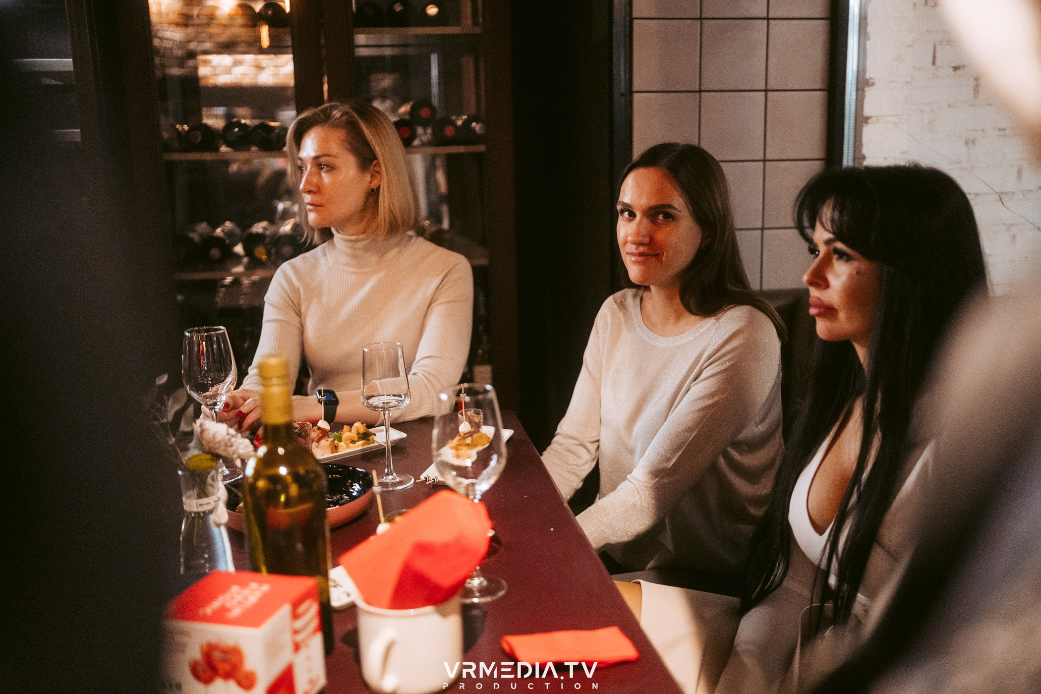 Вино и Стихи в баре «Supreme»