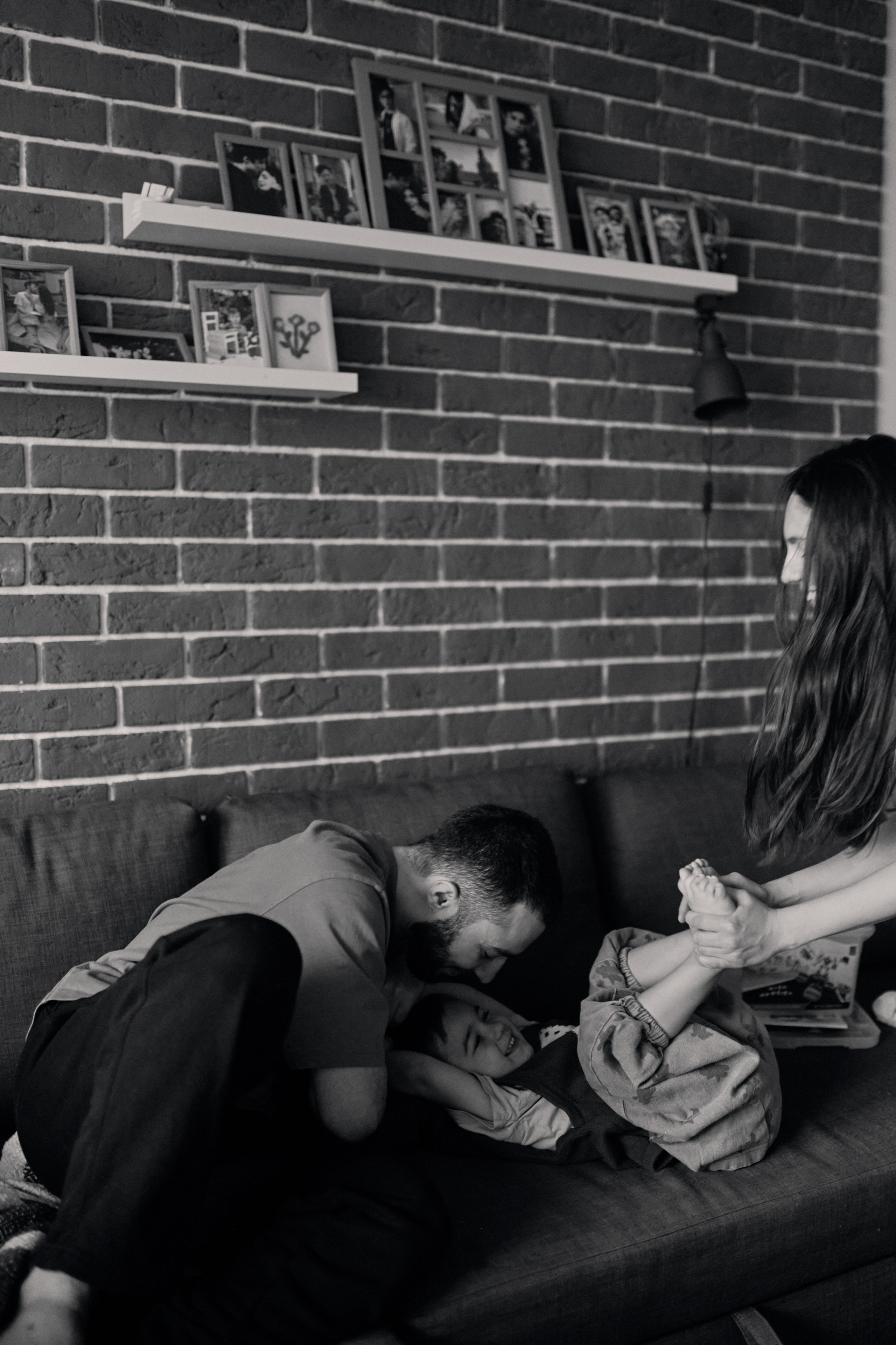 Эмир, Диана, Леон и Амин дома. Семейный и свадебный lifestyle-фотограф в Москве Мария Петрова