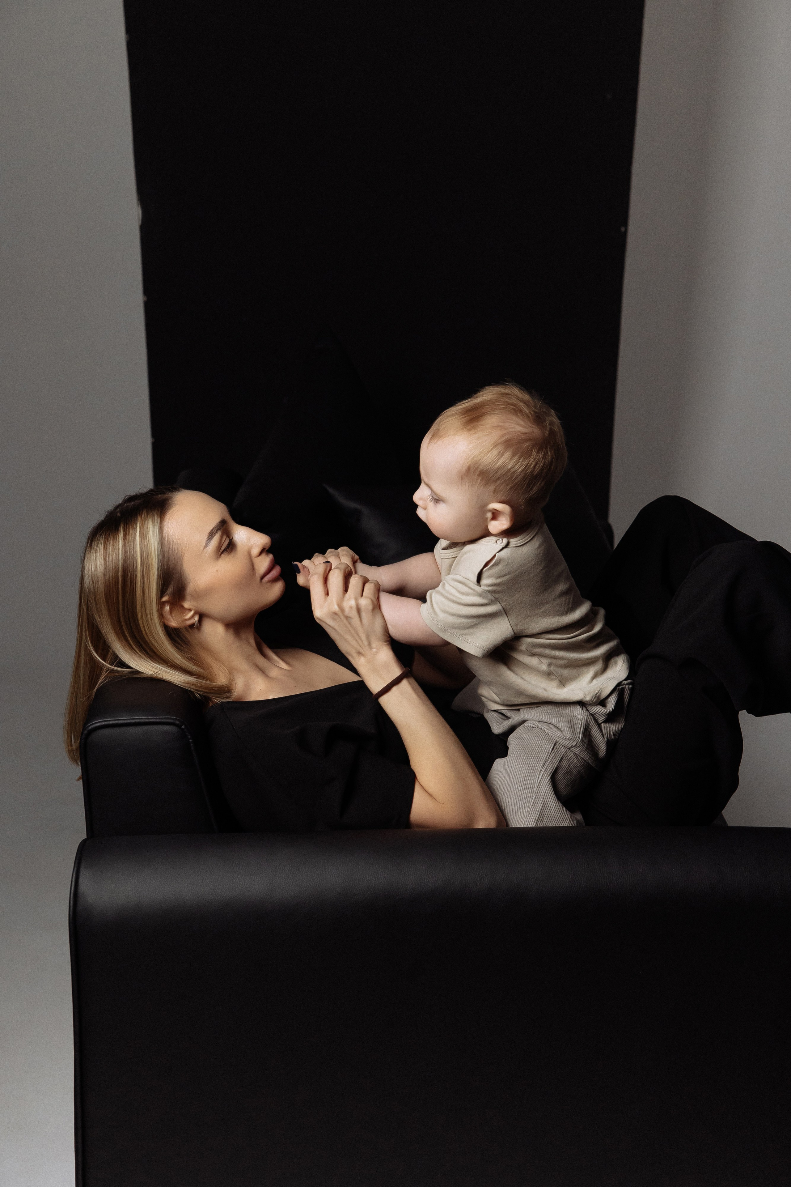 Семейная фотосессия в студии. Фотограф Норильск, Москва