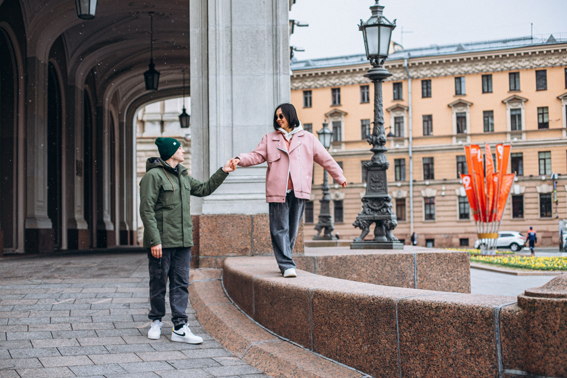 Максим и Катерина в мае. Фотопрогулка в Петербурге. Индивидуальный и семейный фотограф в Санкт-Петербурге