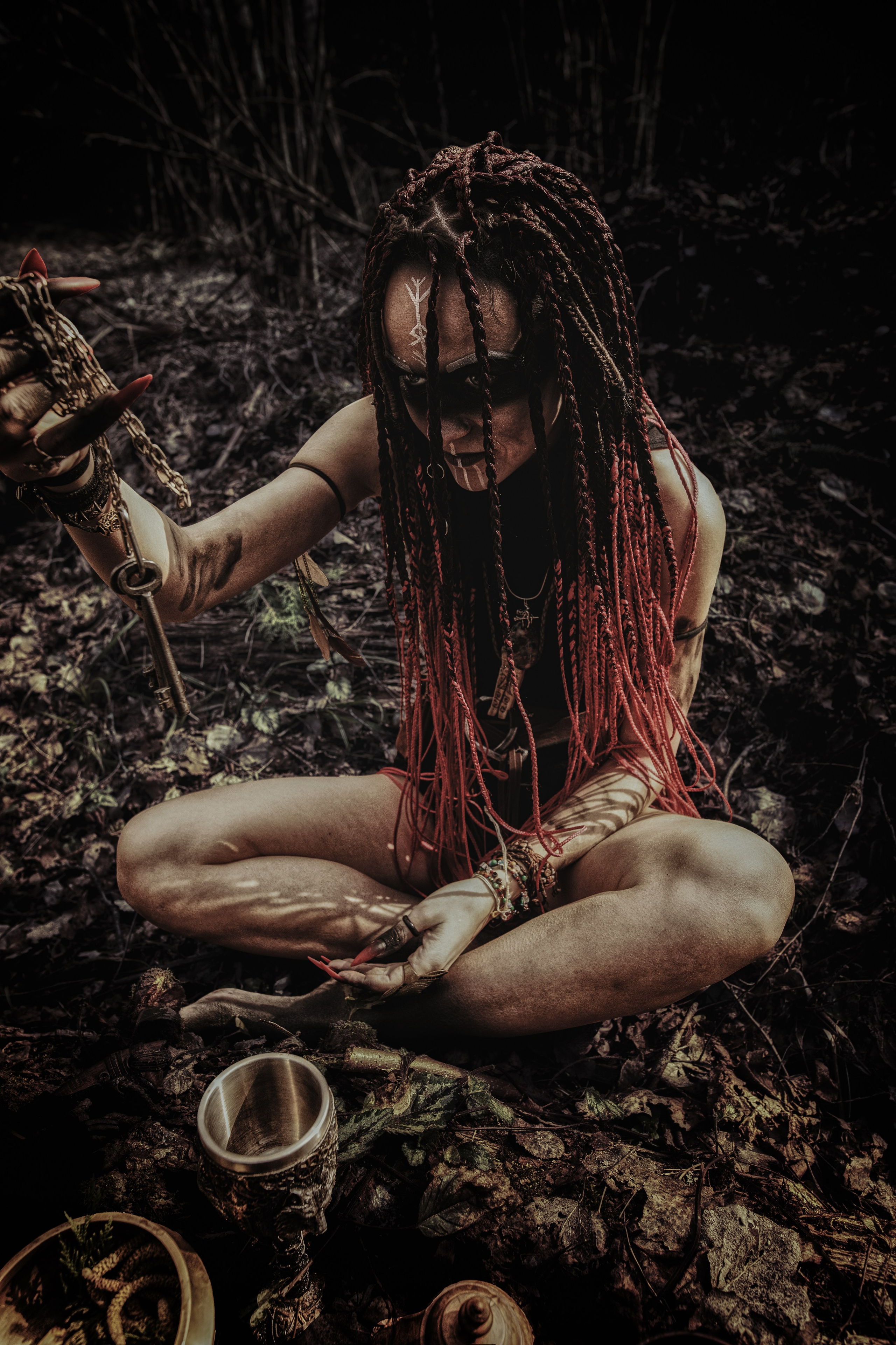 Ведьмина роща — это ТФП фотопроект с непрофессиональной, но очень красивой моделью, Мариной. Фотограф портретист в Троицке и Москве Иван Парусиди